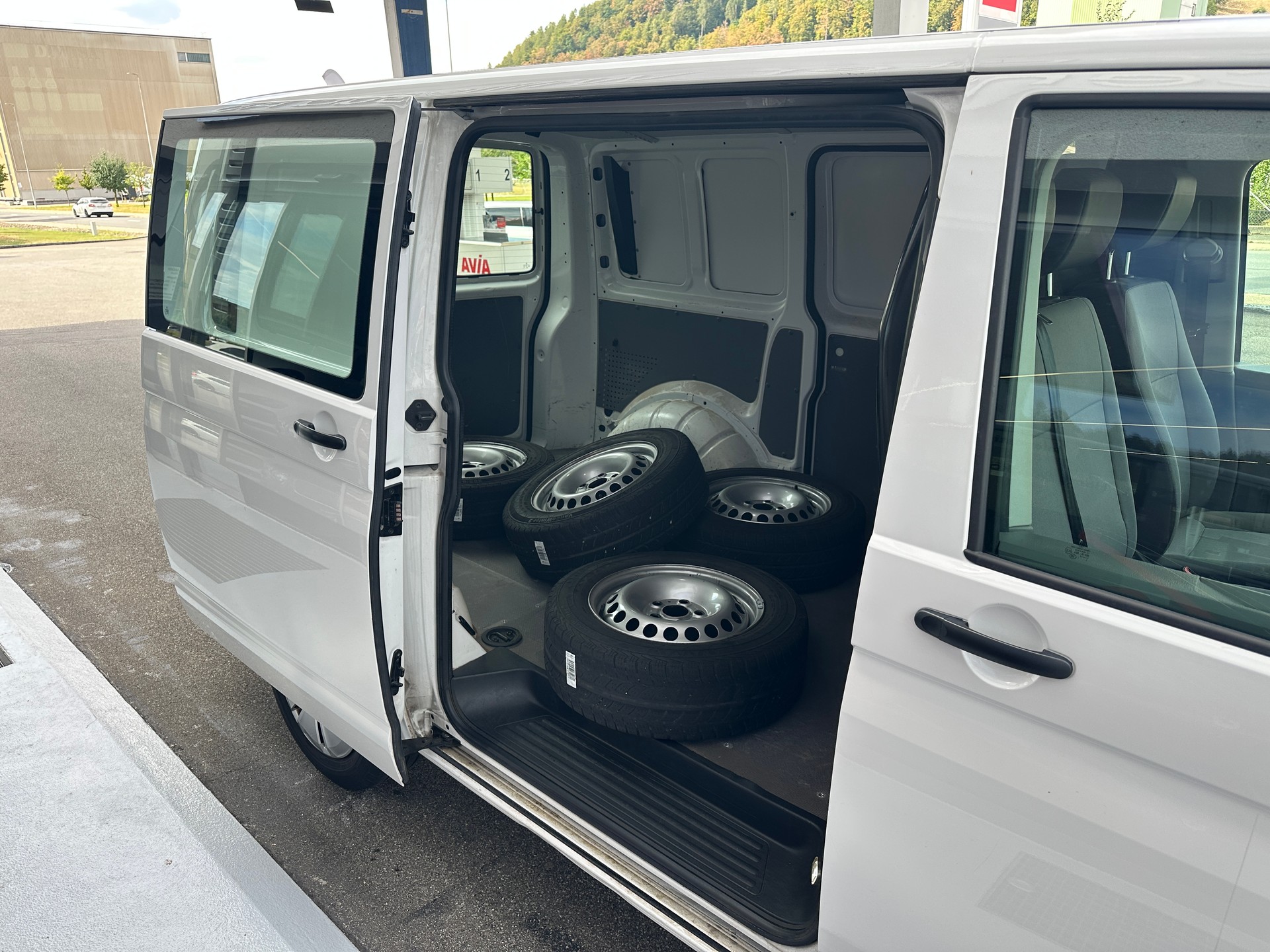 VW T6.1 2.0 3000 TDI DSG Kasten AHK 2.5 T-image-6