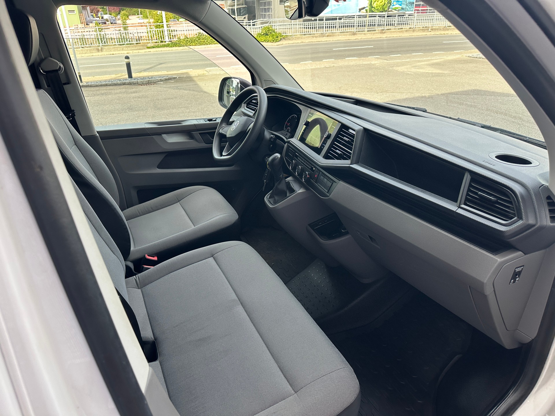 VW T6.1 2.0 3000 TDI DSG Kasten AHK 2.5 T-image-7