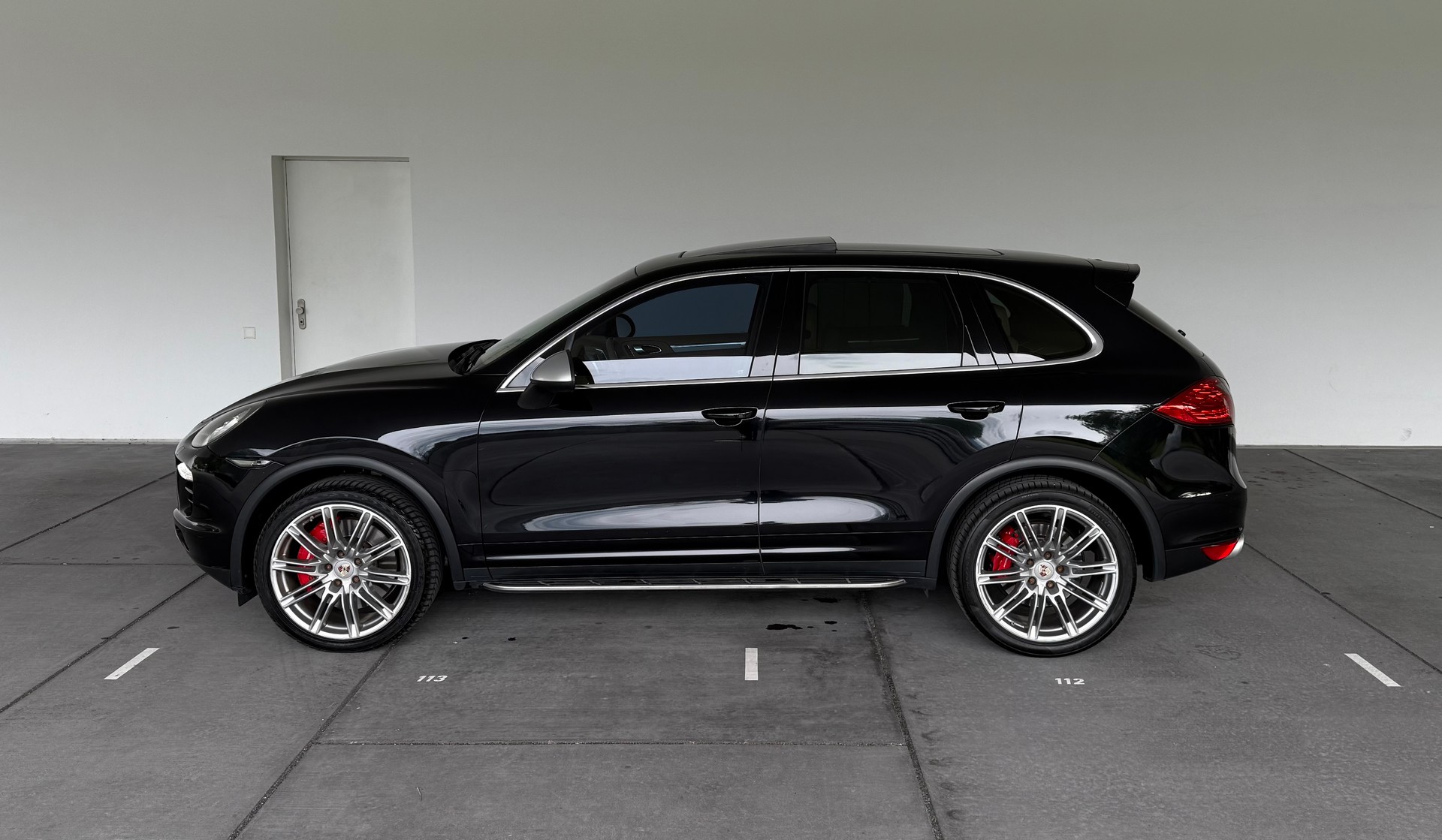 PORSCHE Cayenne Turbo-showroom-element-3