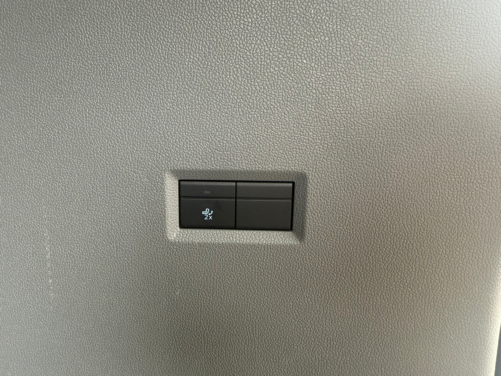 FORD Tourneo Bus 340 L1H1 PHEV Titanium-image-6