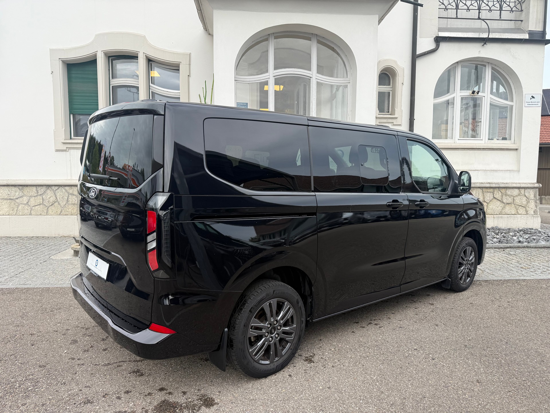 FORD Tourneo Bus 340 L1H1 PHEV Titanium-showroom-element-3