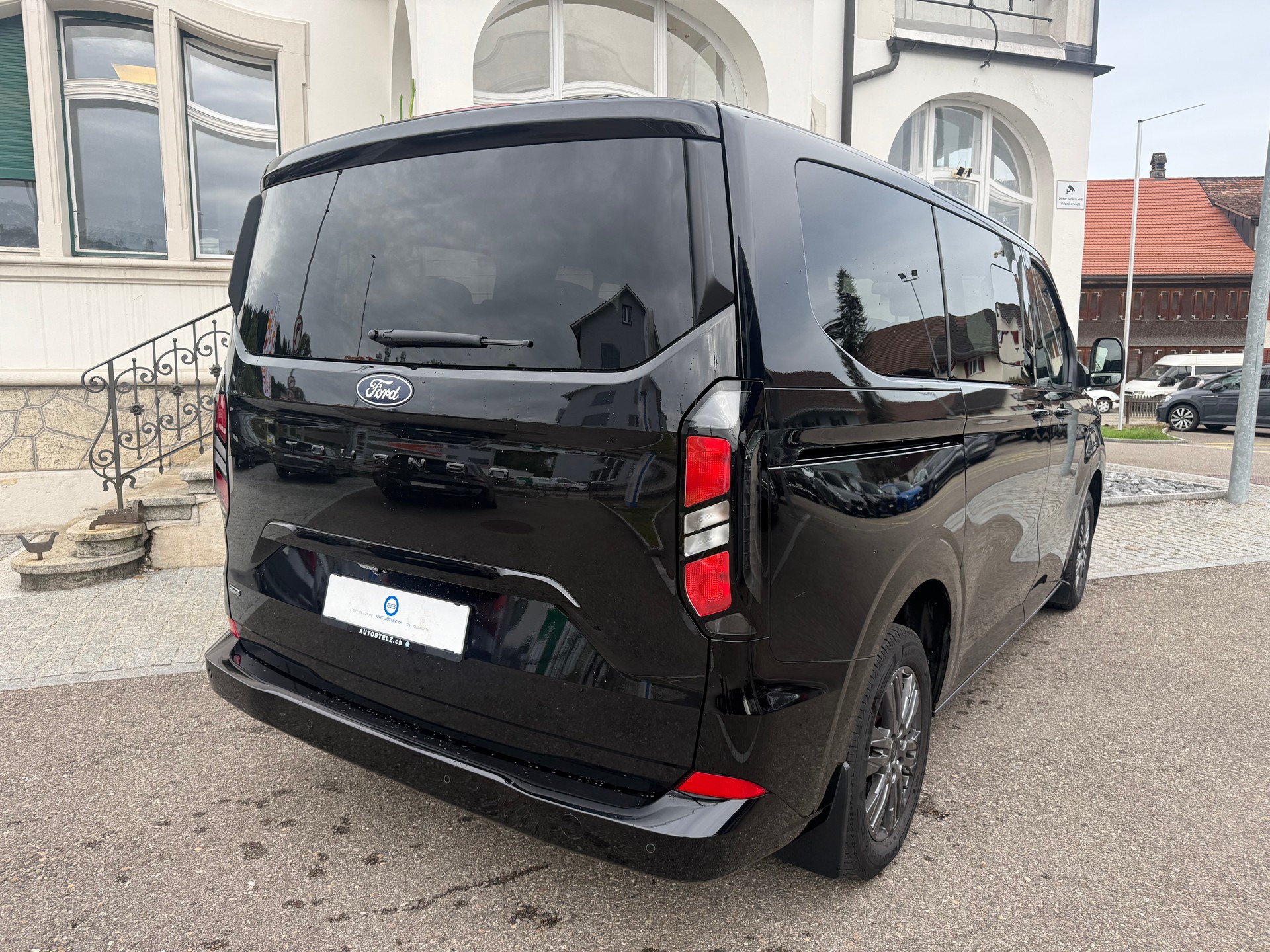 FORD Tourneo Bus 340 L1H1 PHEV Titanium-image-4