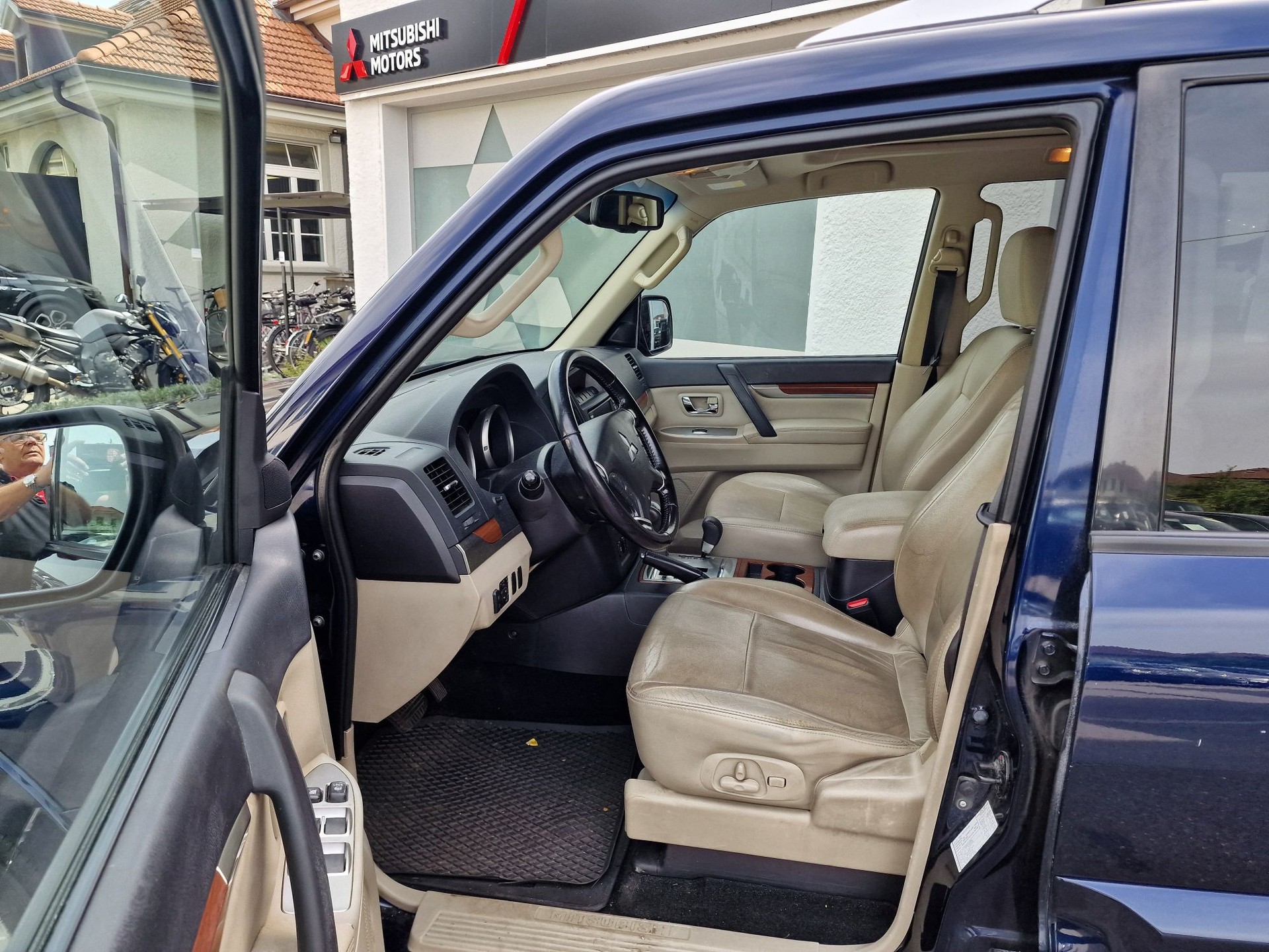 MITSUBISHI Pajero 3.2 DI-D Instyle Automatic-image-4