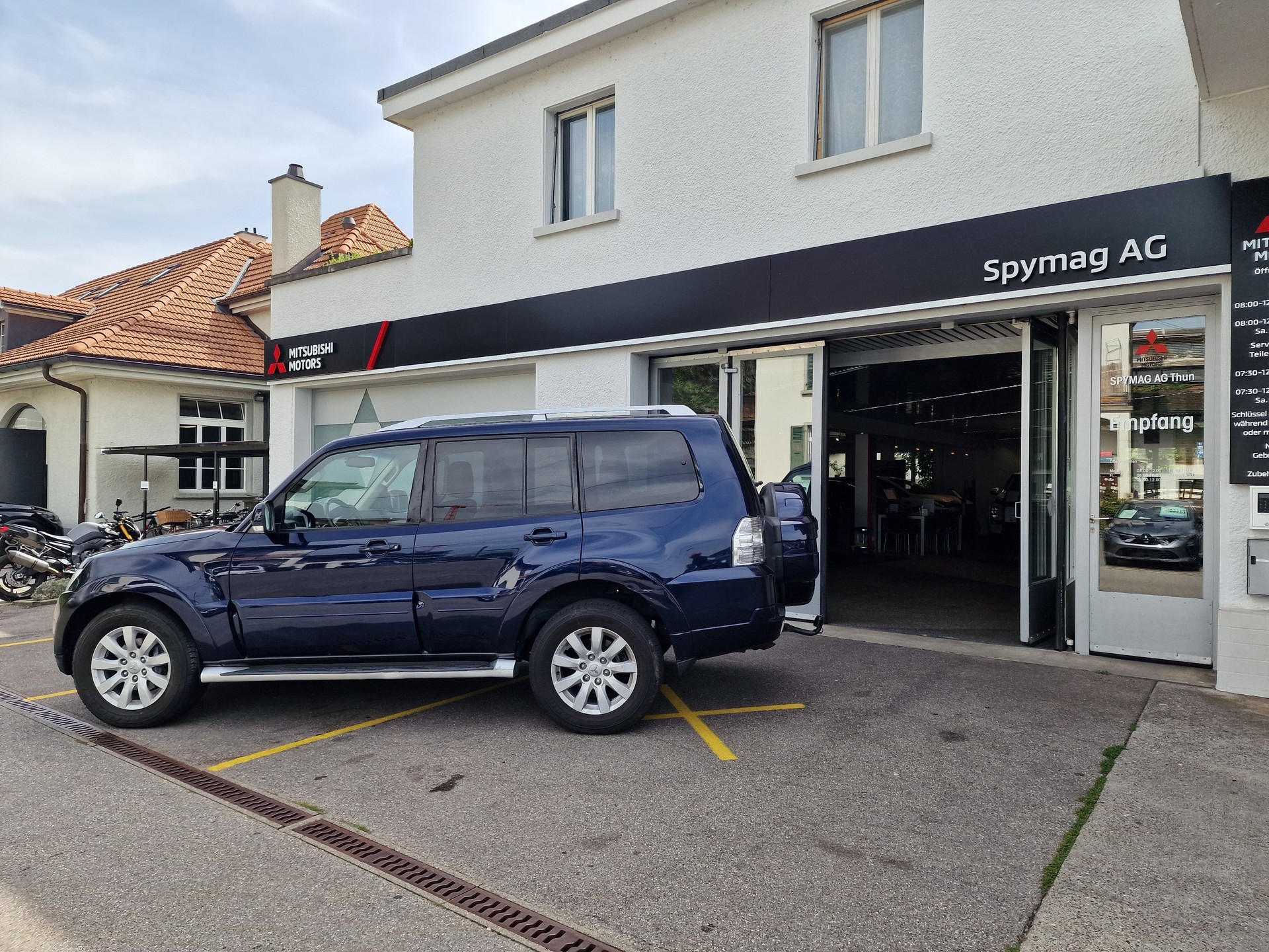 MITSUBISHI Pajero 3.2 DI-D Instyle Automatic-showroom-element-3