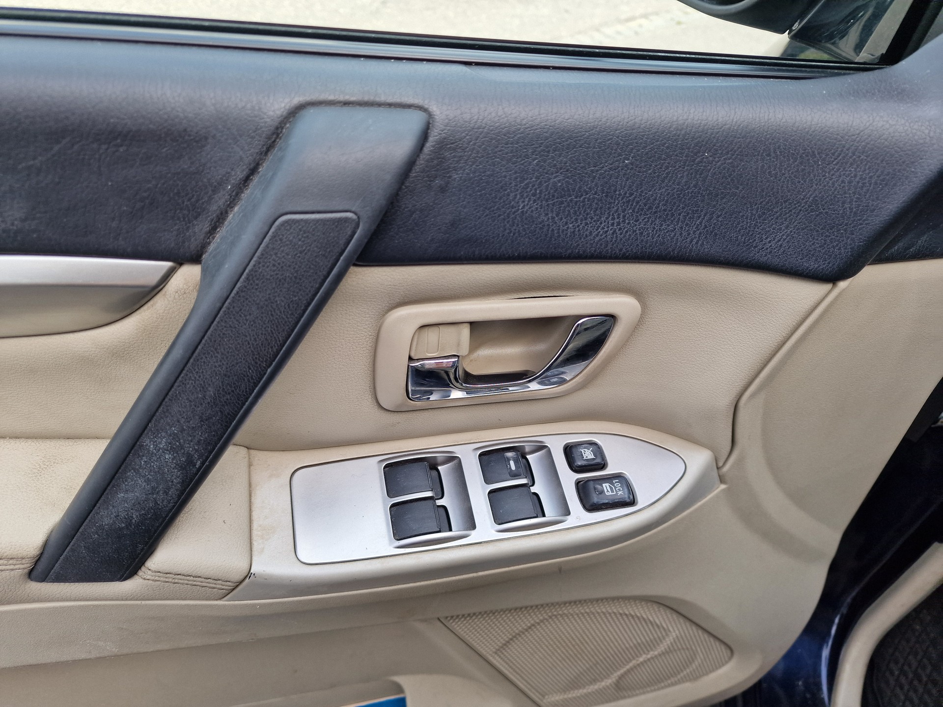MITSUBISHI Pajero 3.2 DI-D Instyle Automatic-image-9