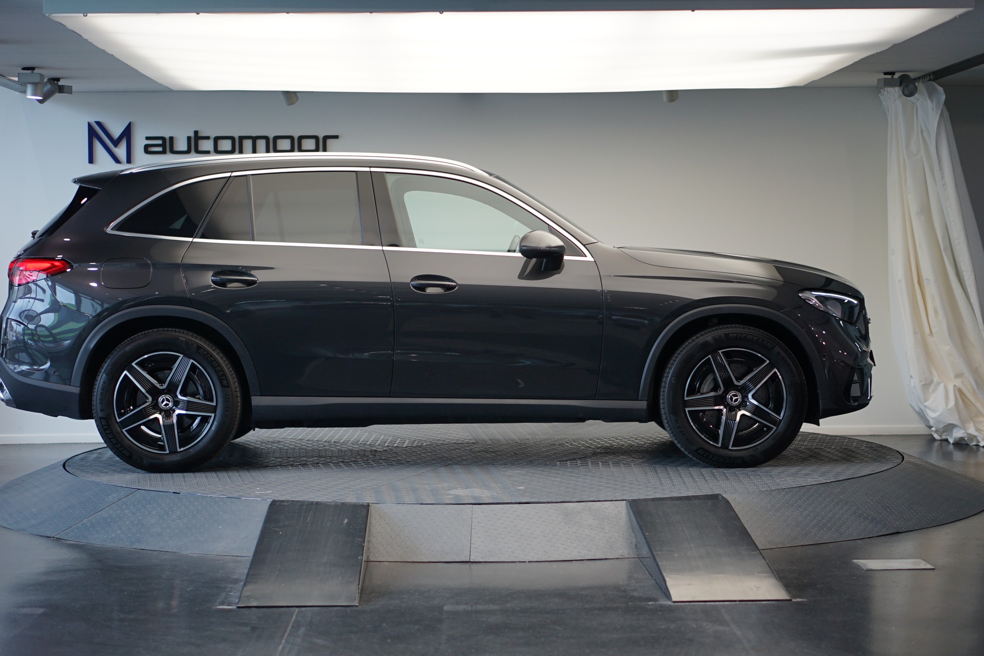 MERCEDES-BENZ GLC 200 4Matic 9G-Tronic AMG Line *AHK* *Panorama* *Assistenzpaket*-showroom-element-3