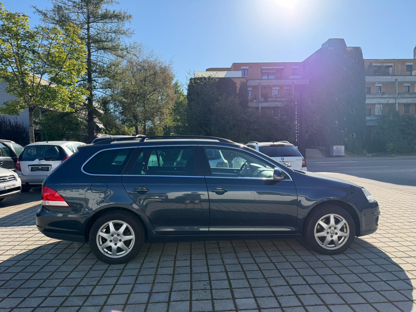 VW Golf Variant 1.9 TDI Trendline 4Motion-image-4