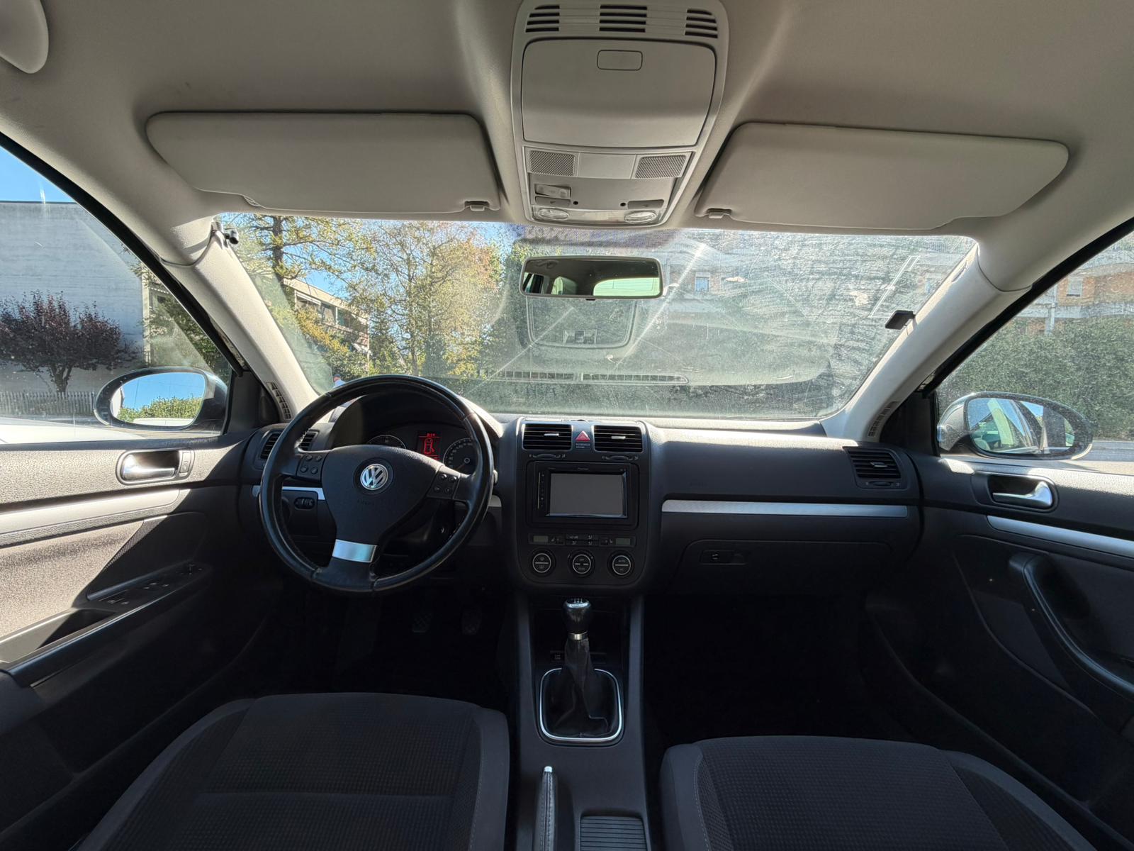 VW Golf Variant 1.9 TDI Trendline 4Motion-image-7
