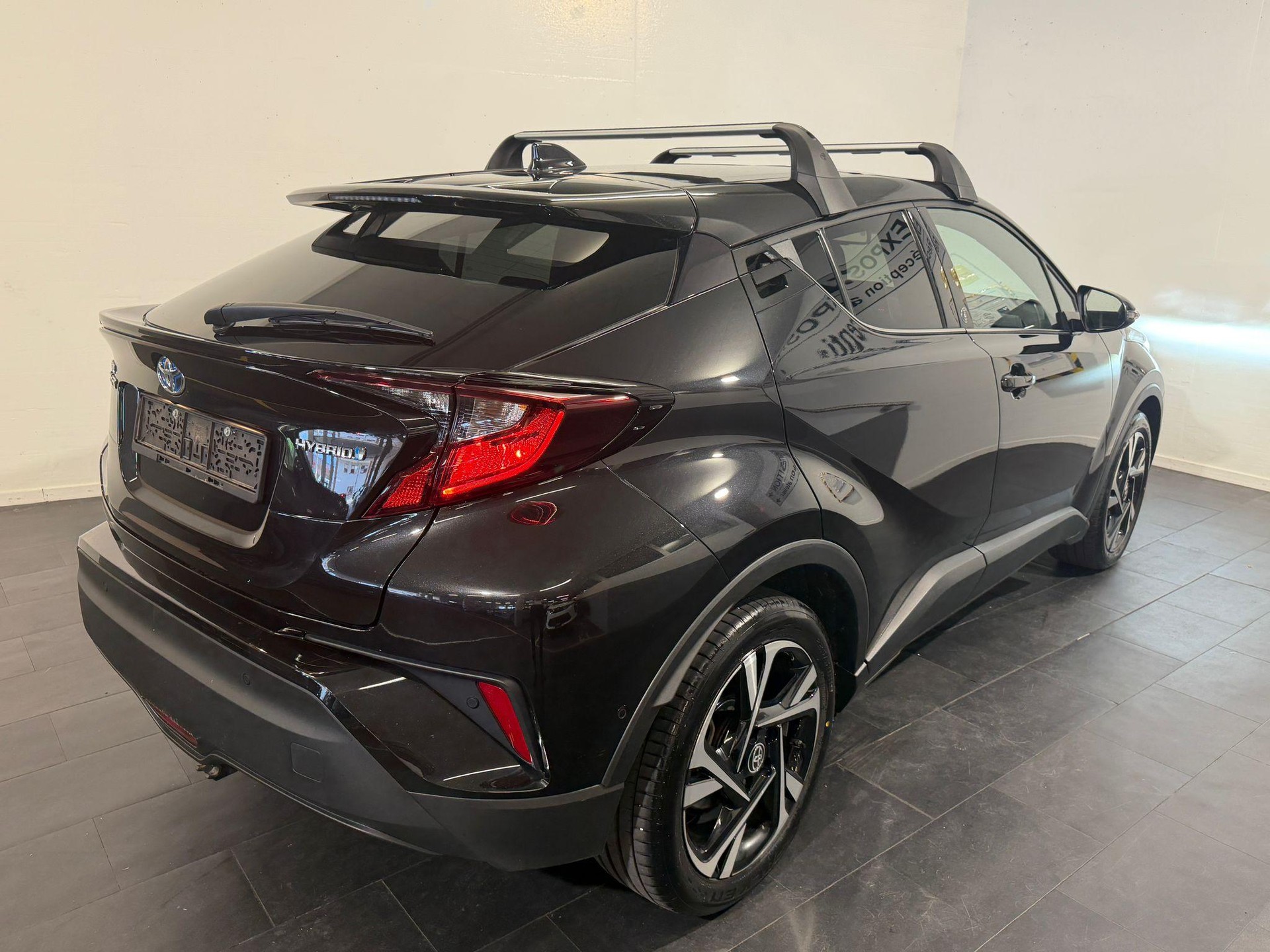 TOYOTA C-HR 1.8 VVTi HSD Comfort-showroom-element-1
