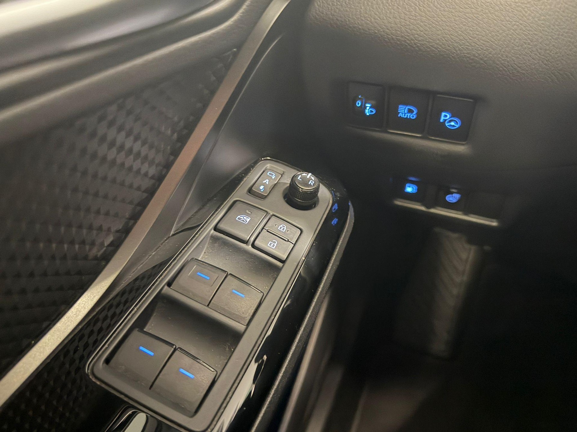TOYOTA C-HR 1.8 VVTi HSD Comfort-image-9
