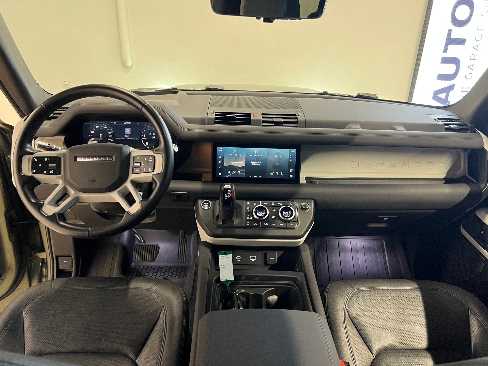 LAND ROVER Defender 90 3.0 D I6 250 SE-showroom-element-2