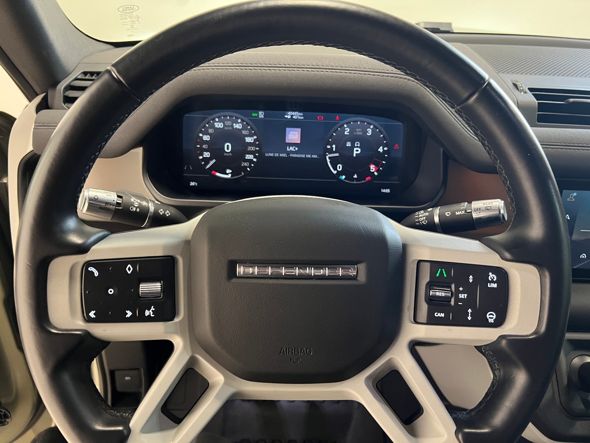 LAND ROVER Defender 90 3.0 D I6 250 SE-showroom-element-3