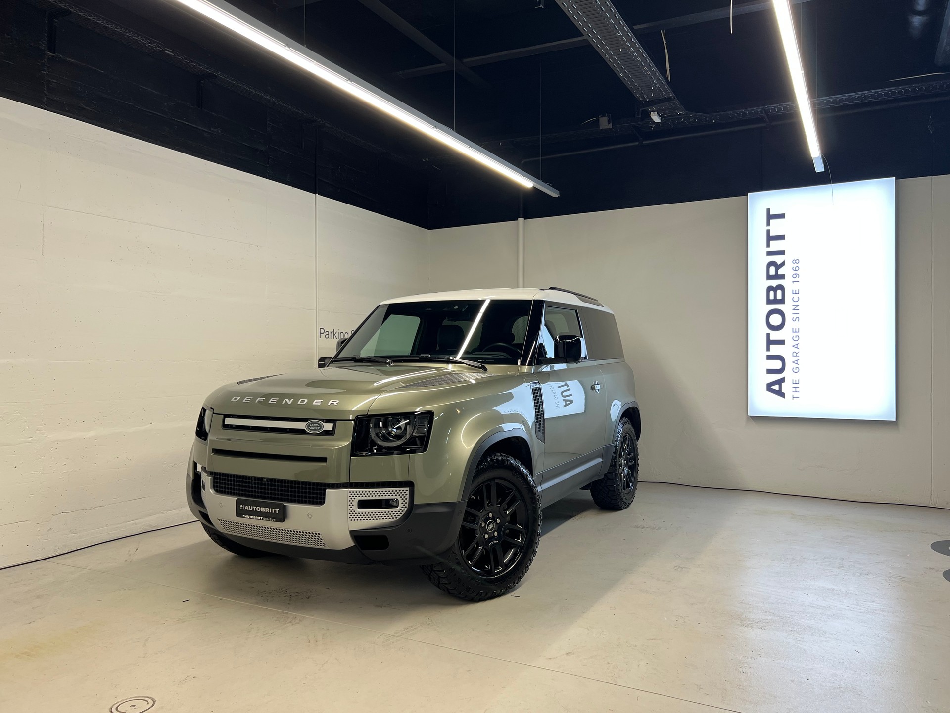 LAND ROVER Defender 90 3.0 D I6 250 SE