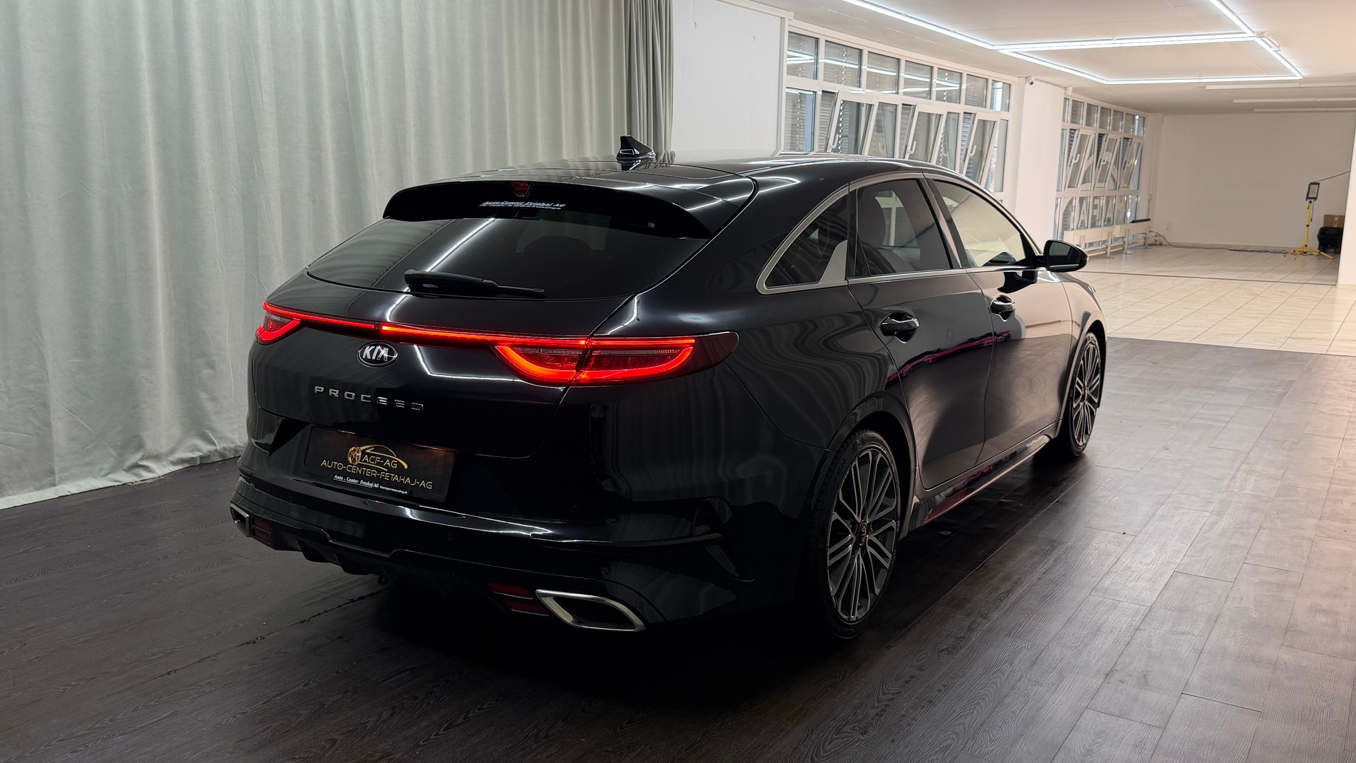 KIA ProCeed 1.6 T-GDi GT DCT-showroom-element-3