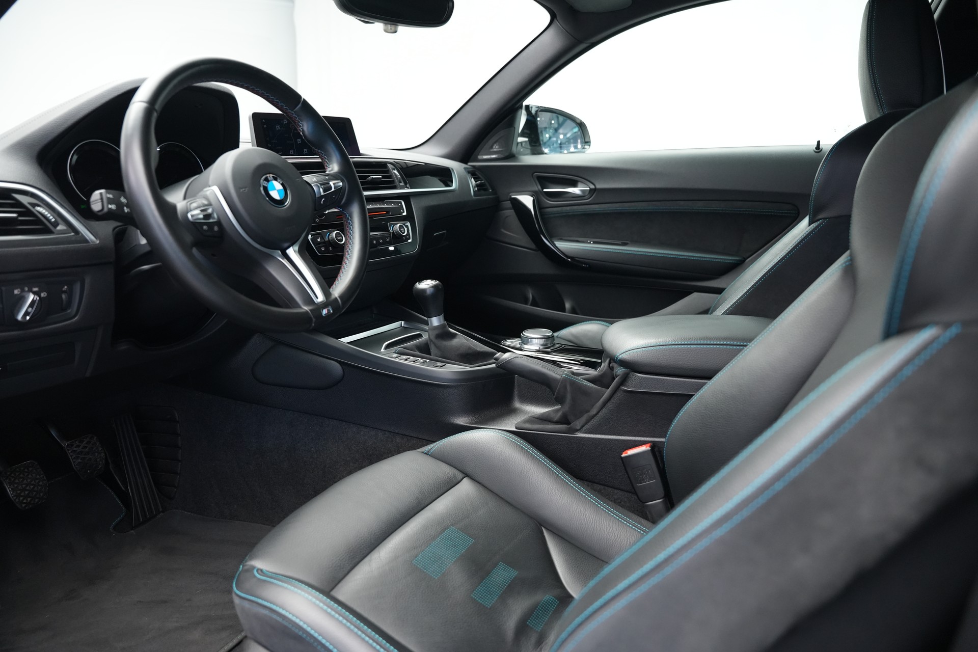 BMW M2 Competition *Schaltgetriebe* *CH-Fahrzeug mit Gratis Service bis 2028*-image-9