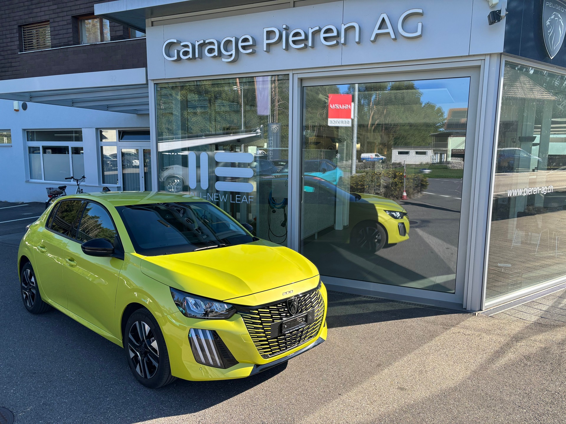 PEUGEOT 208 1.2 Hybrid 110 Allure