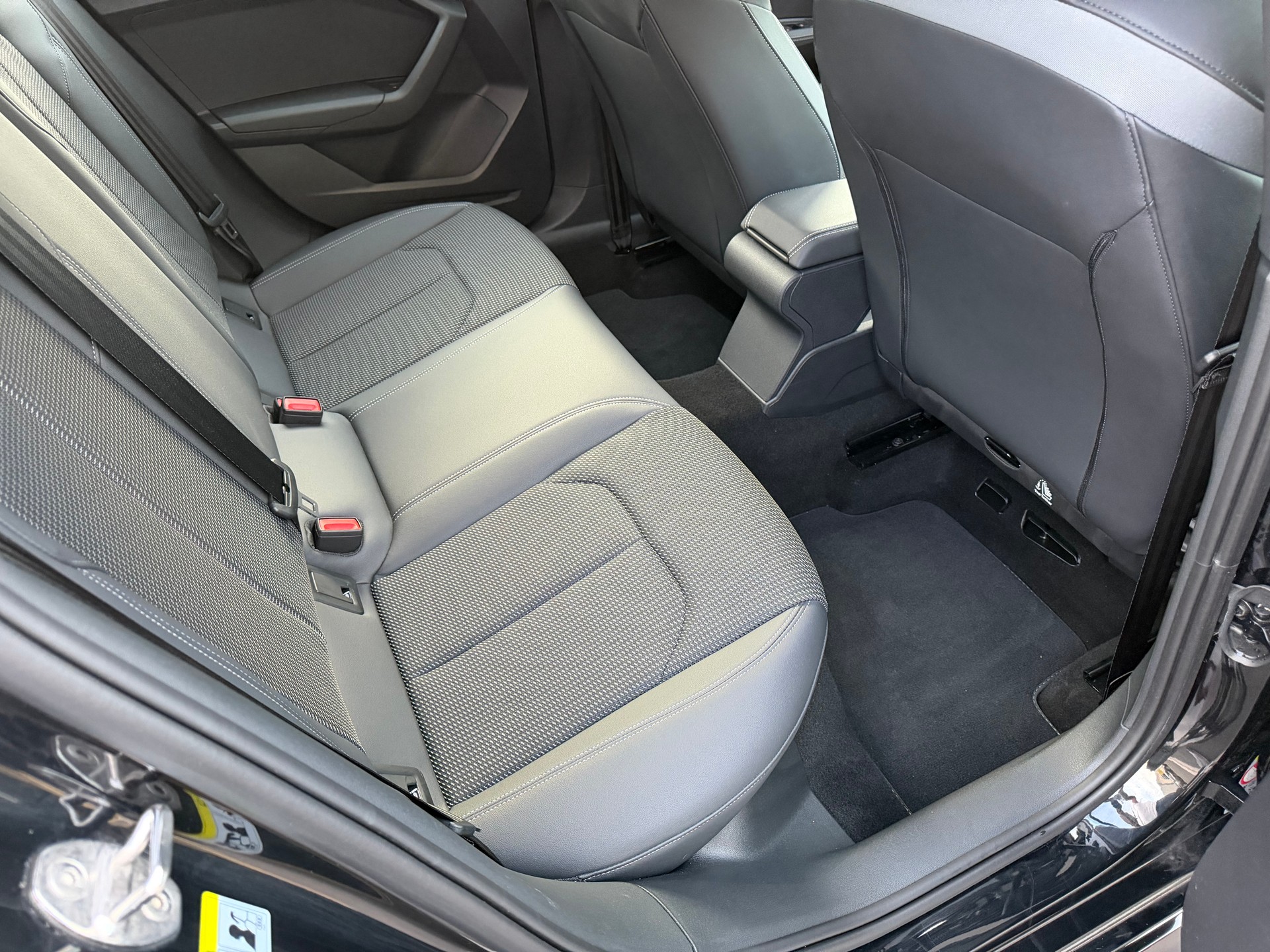 AUDI A1 Sportback 25 TFSI S Line S-tronic-image-12