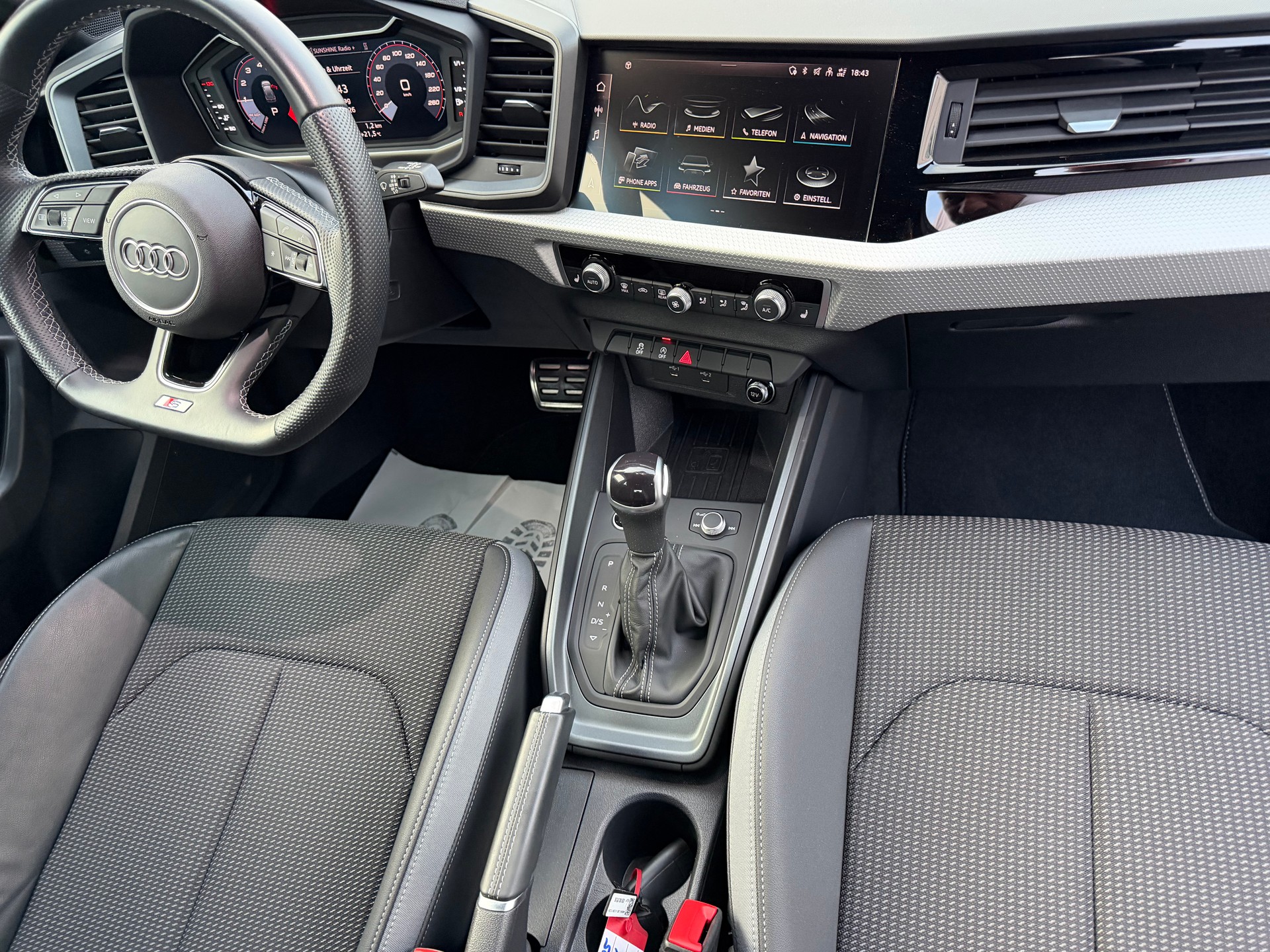 AUDI A1 Sportback 25 TFSI S Line S-tronic-image-14