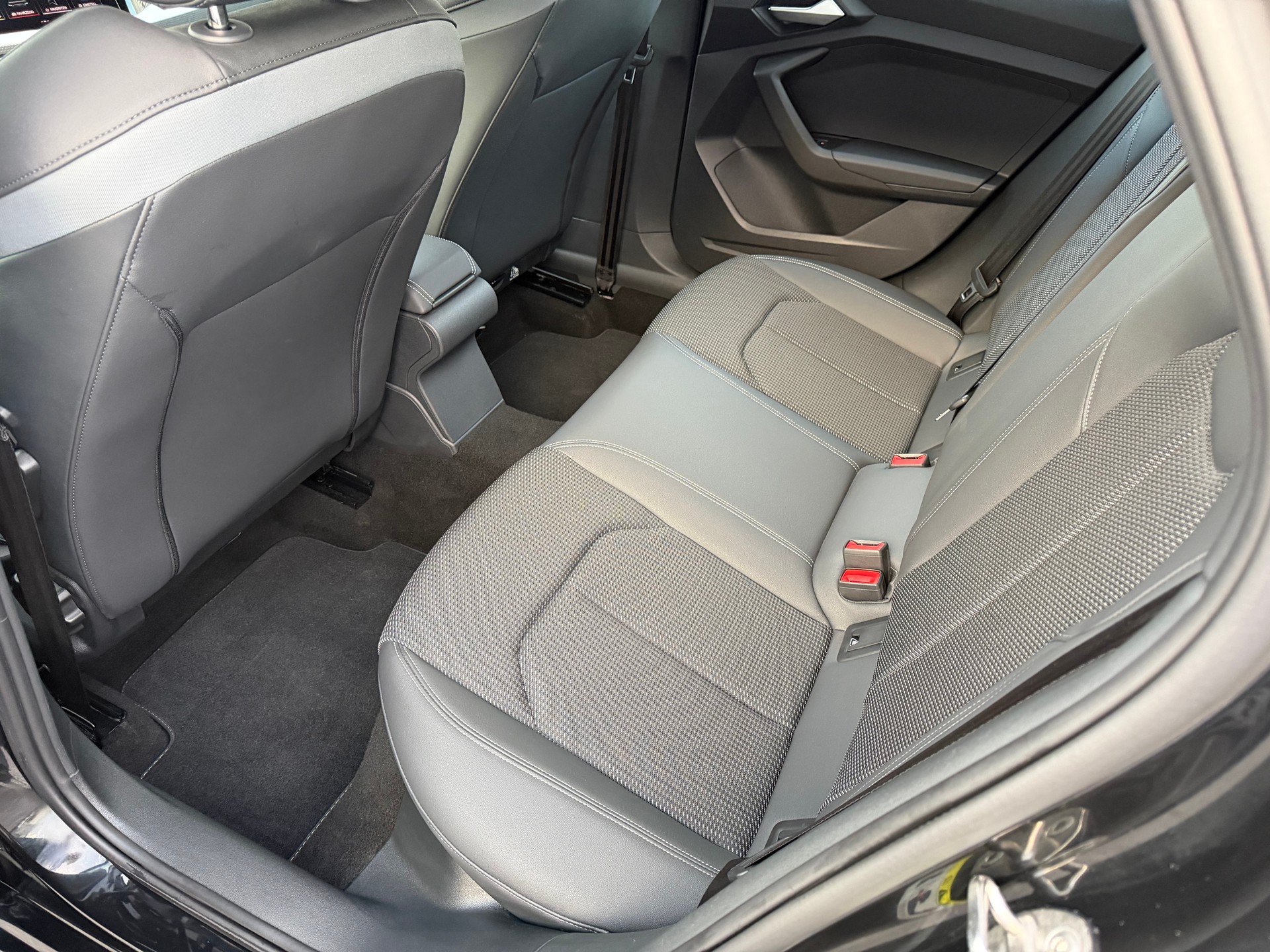 AUDI A1 Sportback 25 TFSI S Line S-tronic-image-9