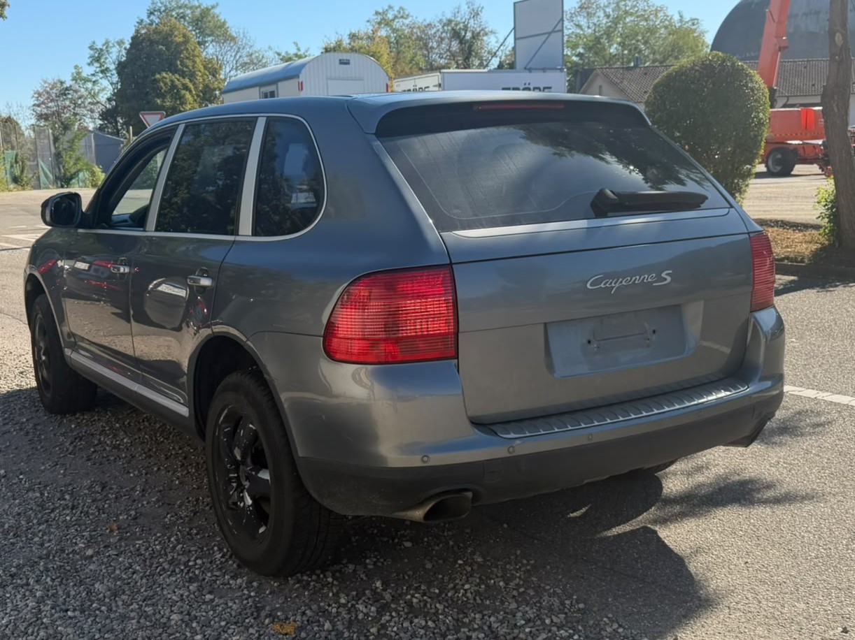 PORSCHE Cayenne S-showroom-element-3