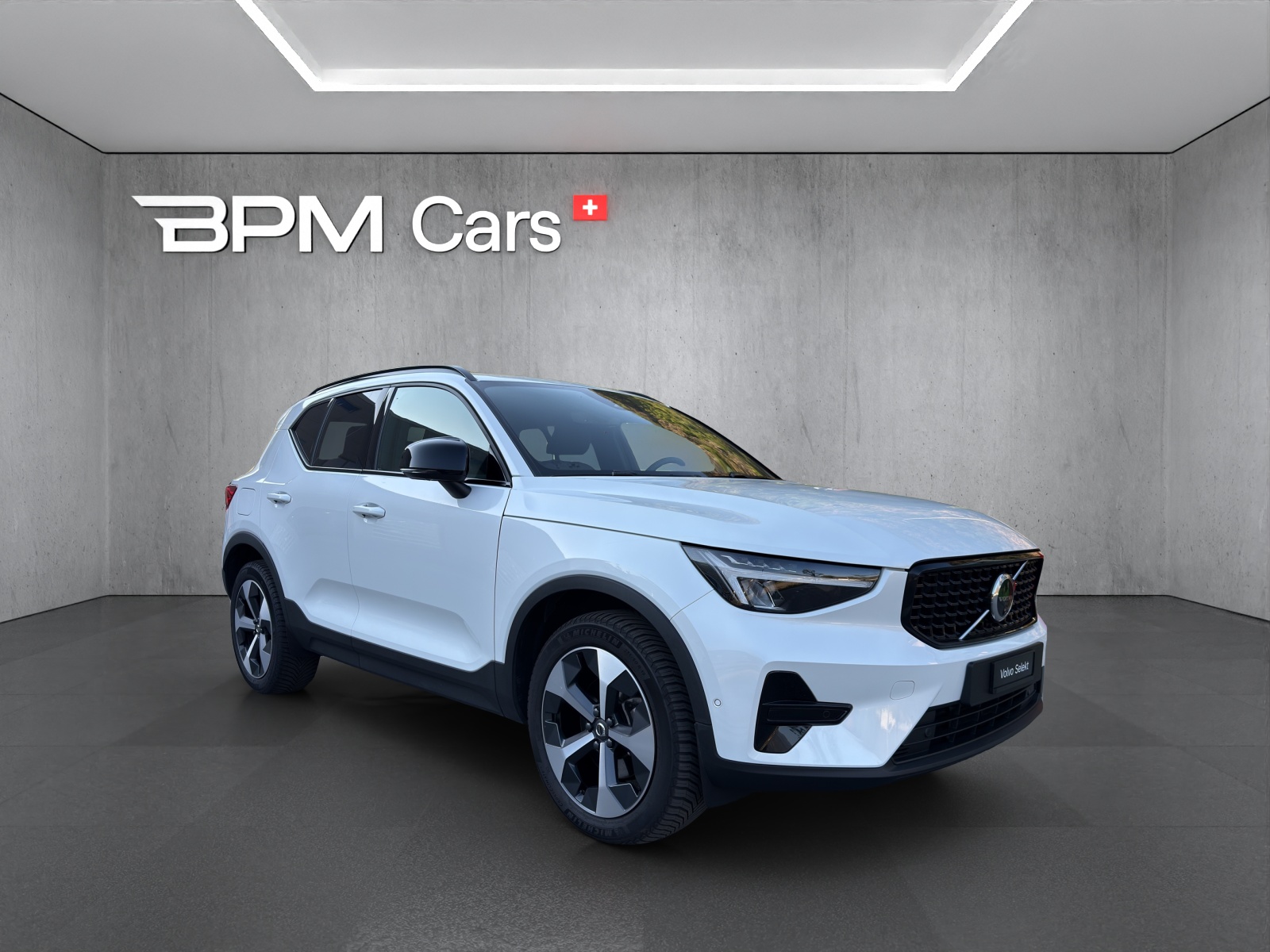 VOLVO XC40 2.0 B3 MH Plus Dark-image-10