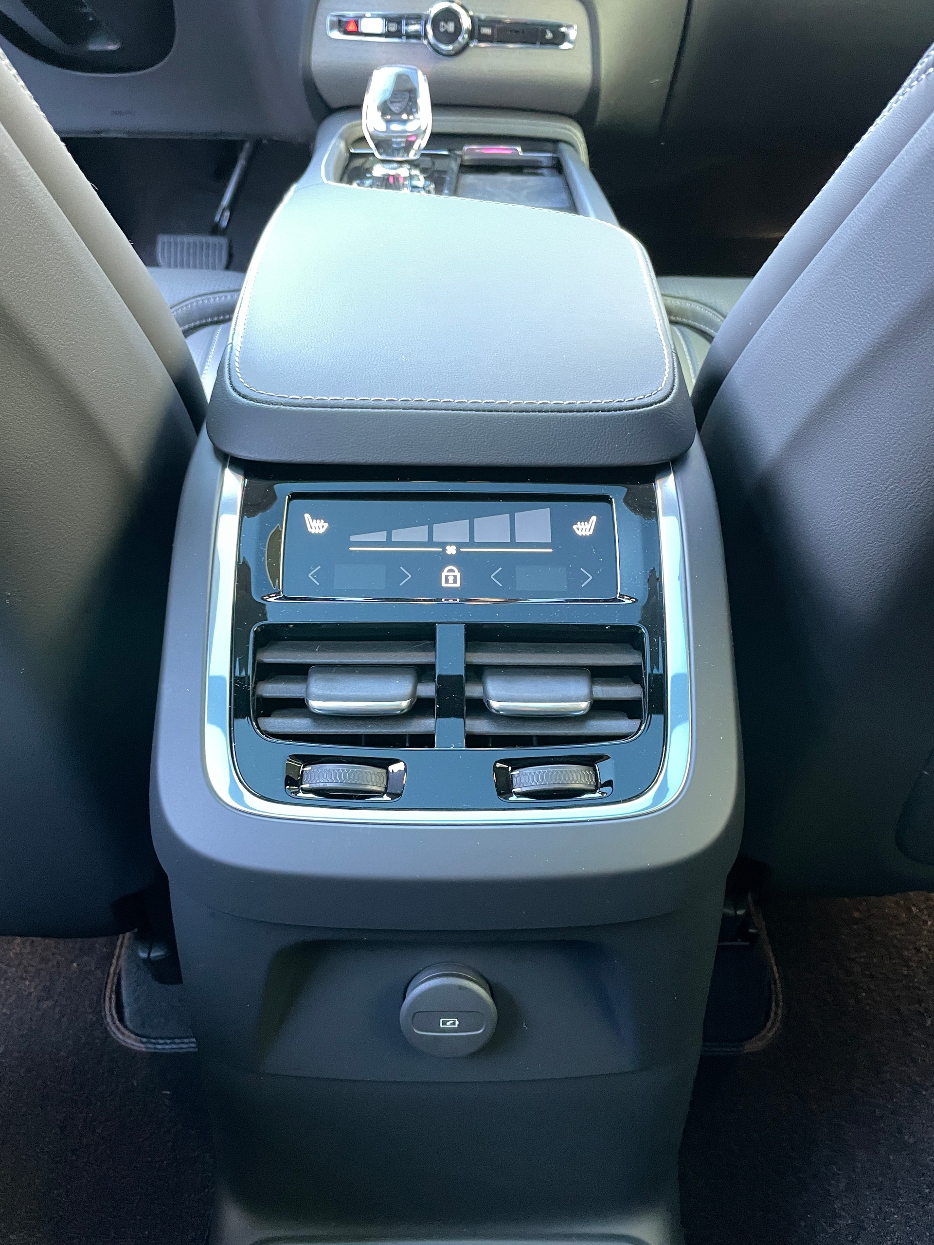 VOLVO XC90 T8 eAWD PluginHybrid Ultra Dark Geartronic-image-18