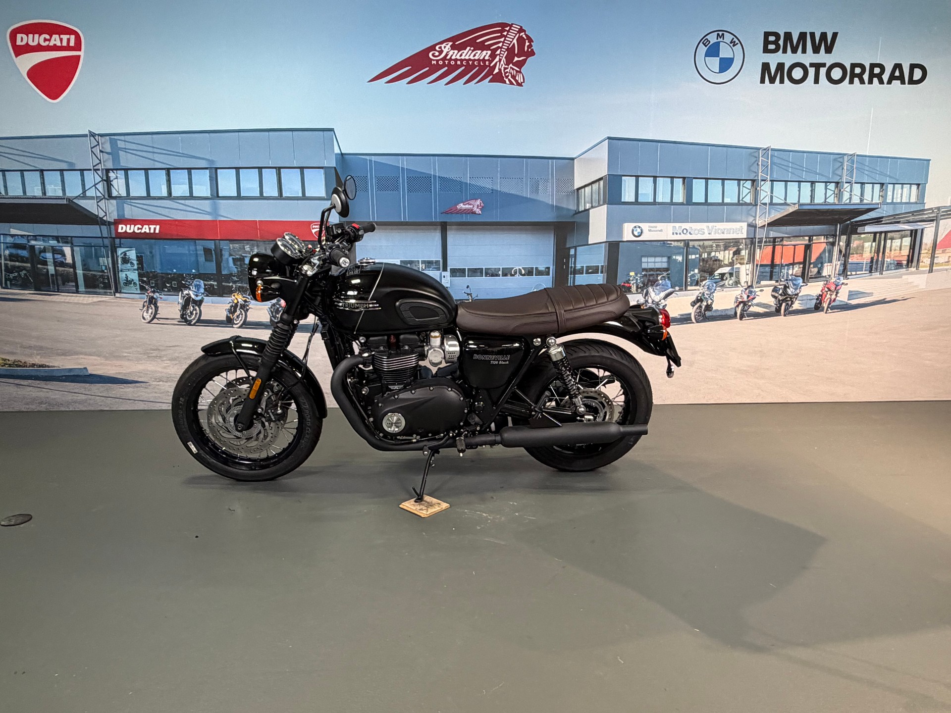 TRIUMPH Bonneville T120 Black-image-3