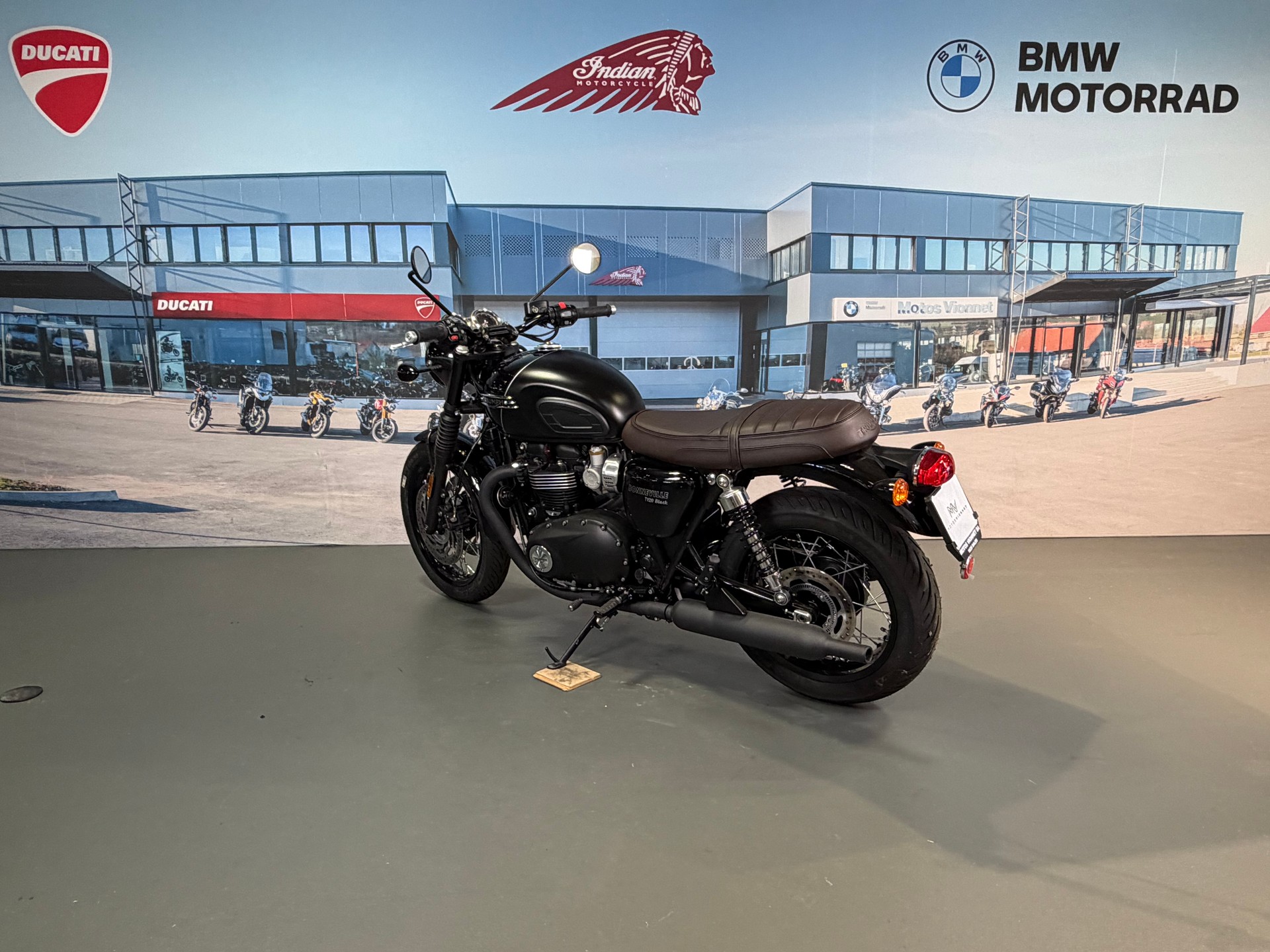 TRIUMPH Bonneville T120 Black-image-4