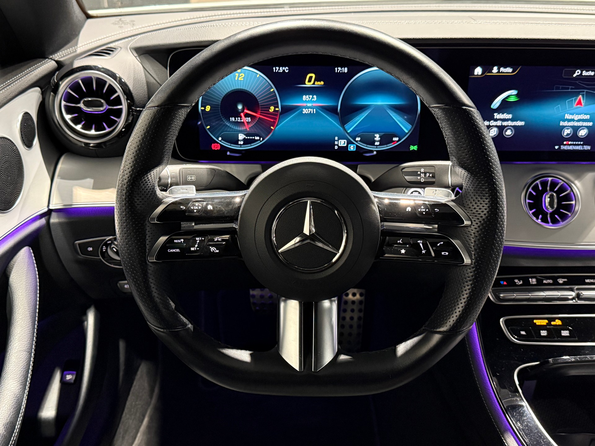 MERCEDES-BENZ E 220 d Coupé 4Matic AMG Line 9G-Tronic-image-8