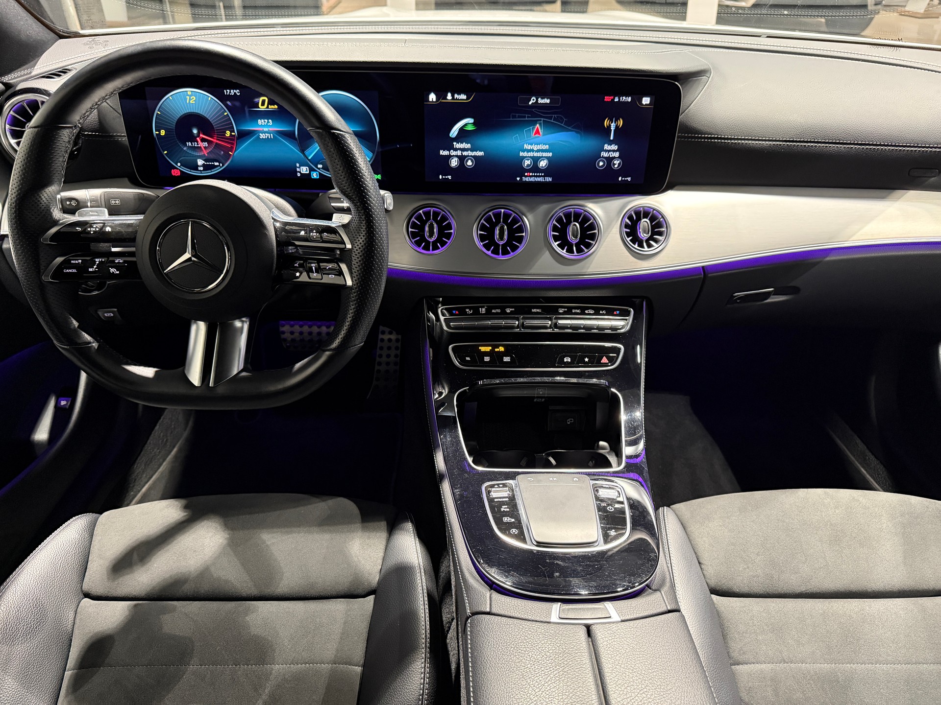 MERCEDES-BENZ E 220 d Coupé 4Matic AMG Line 9G-Tronic-image-7