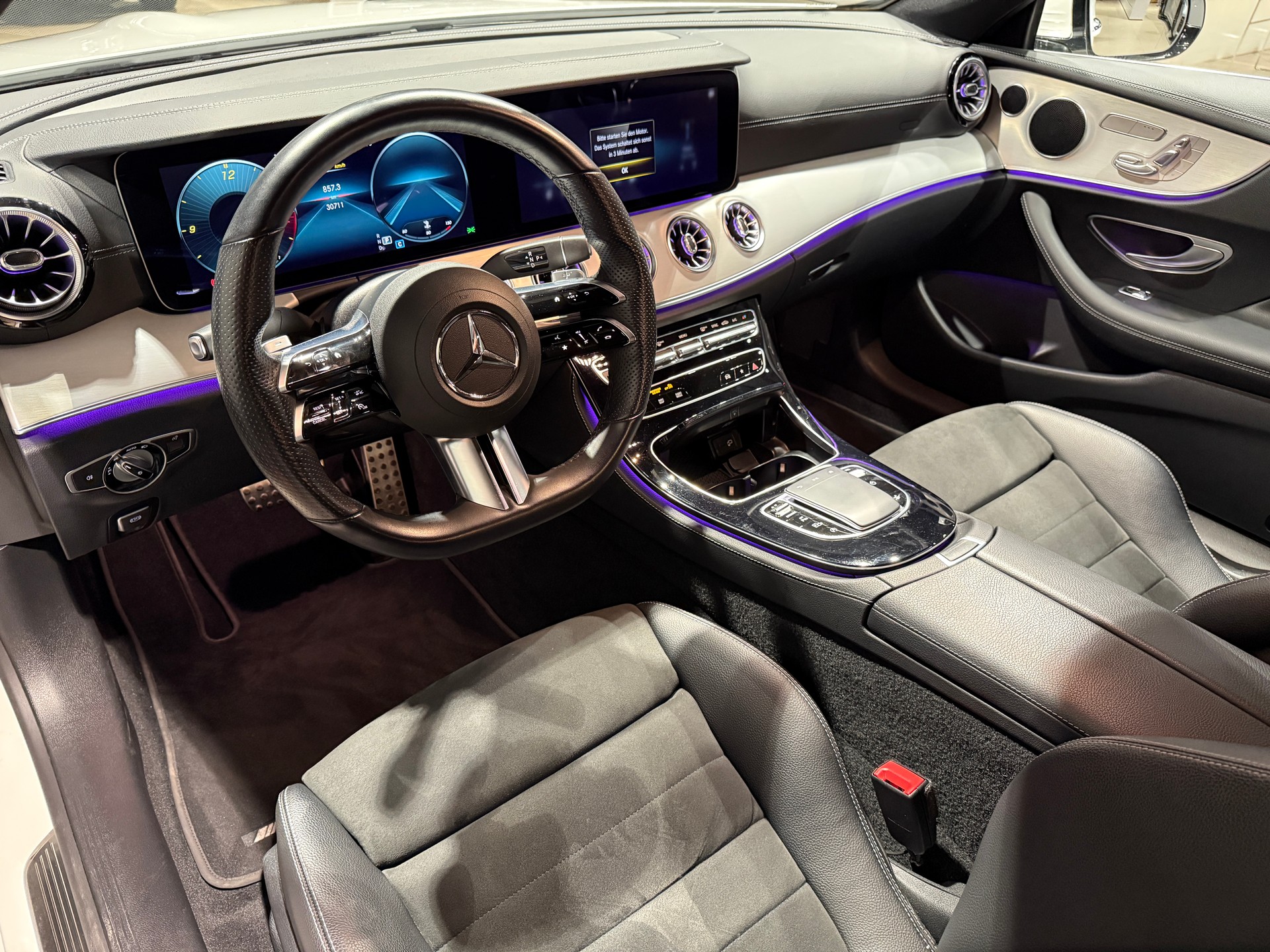 MERCEDES-BENZ E 220 d Coupé 4Matic AMG Line 9G-Tronic-image-9