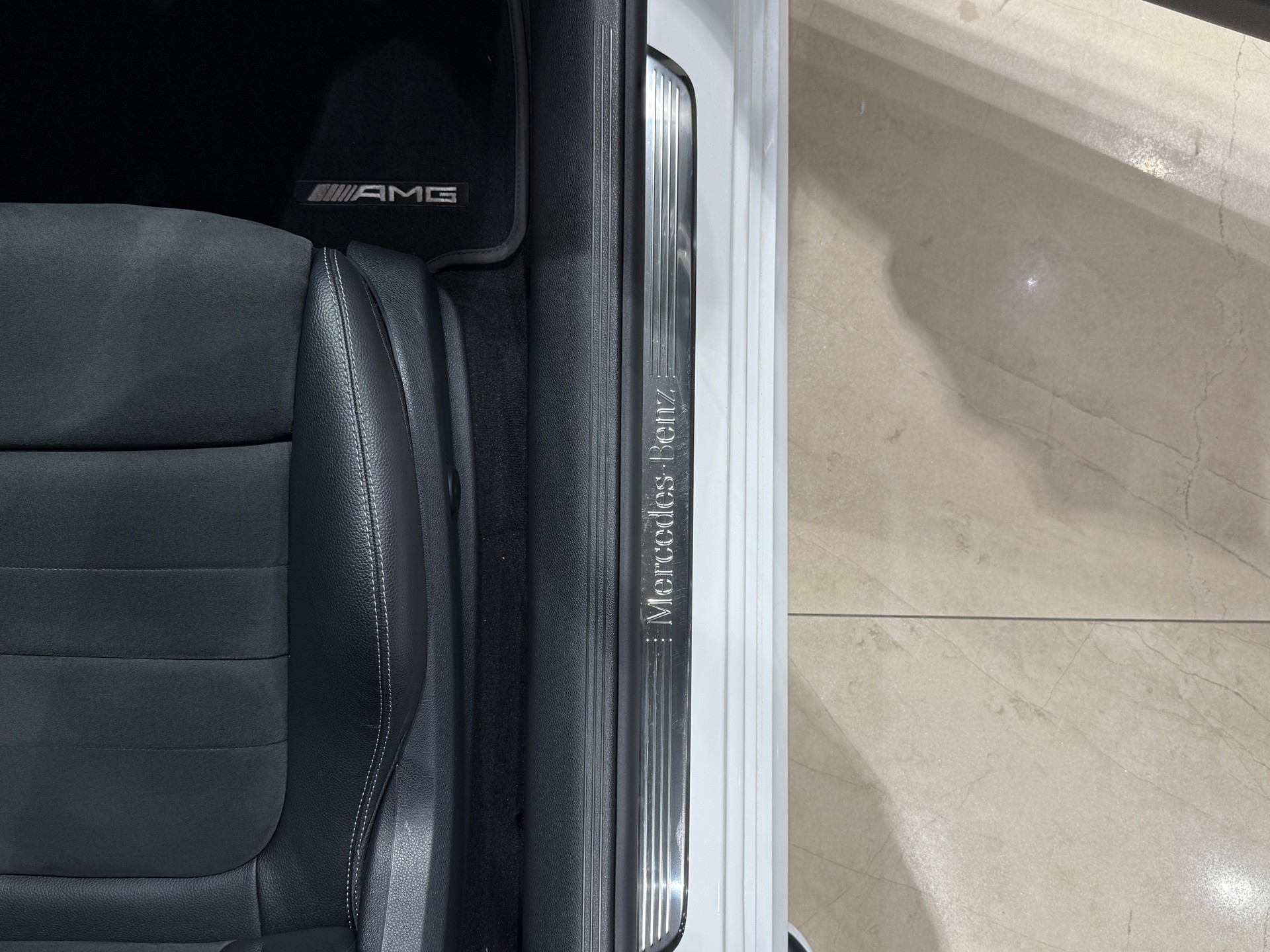 MERCEDES-BENZ E 220 d Coupé 4Matic AMG Line 9G-Tronic-image-15