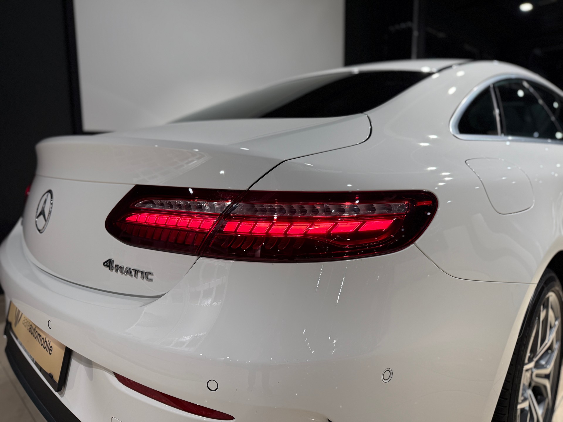 MERCEDES-BENZ E 220 d Coupé 4Matic AMG Line 9G-Tronic-image-6