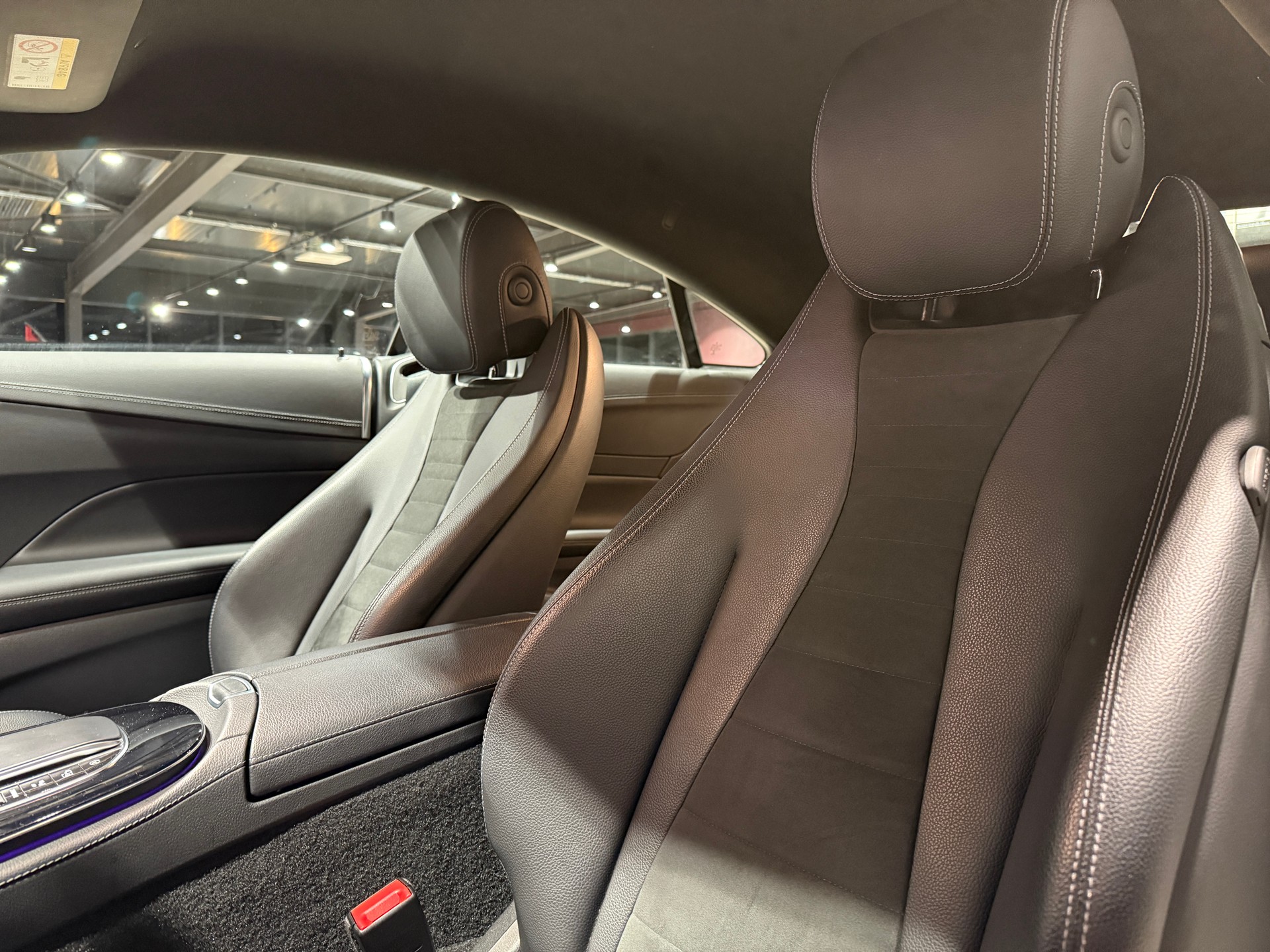 MERCEDES-BENZ E 220 d Coupé 4Matic AMG Line 9G-Tronic-image-11
