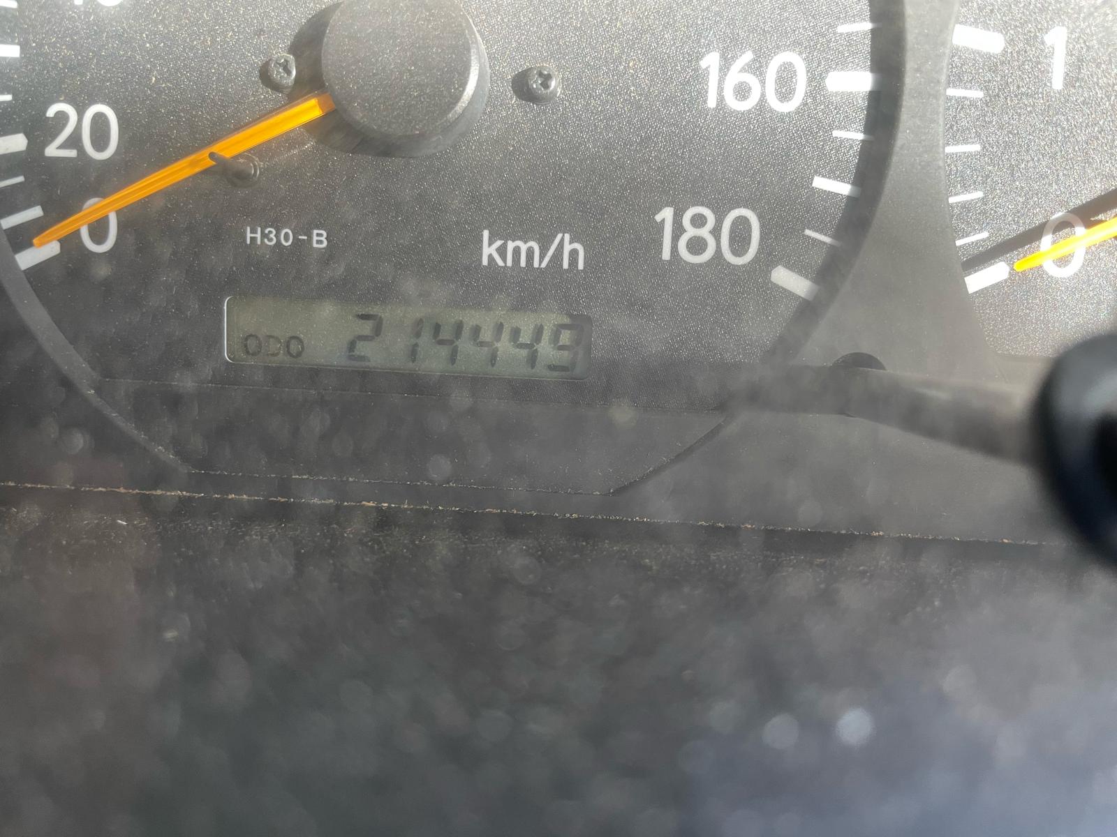 TOYOTA Hiace D-4D 4WD Van-image-6