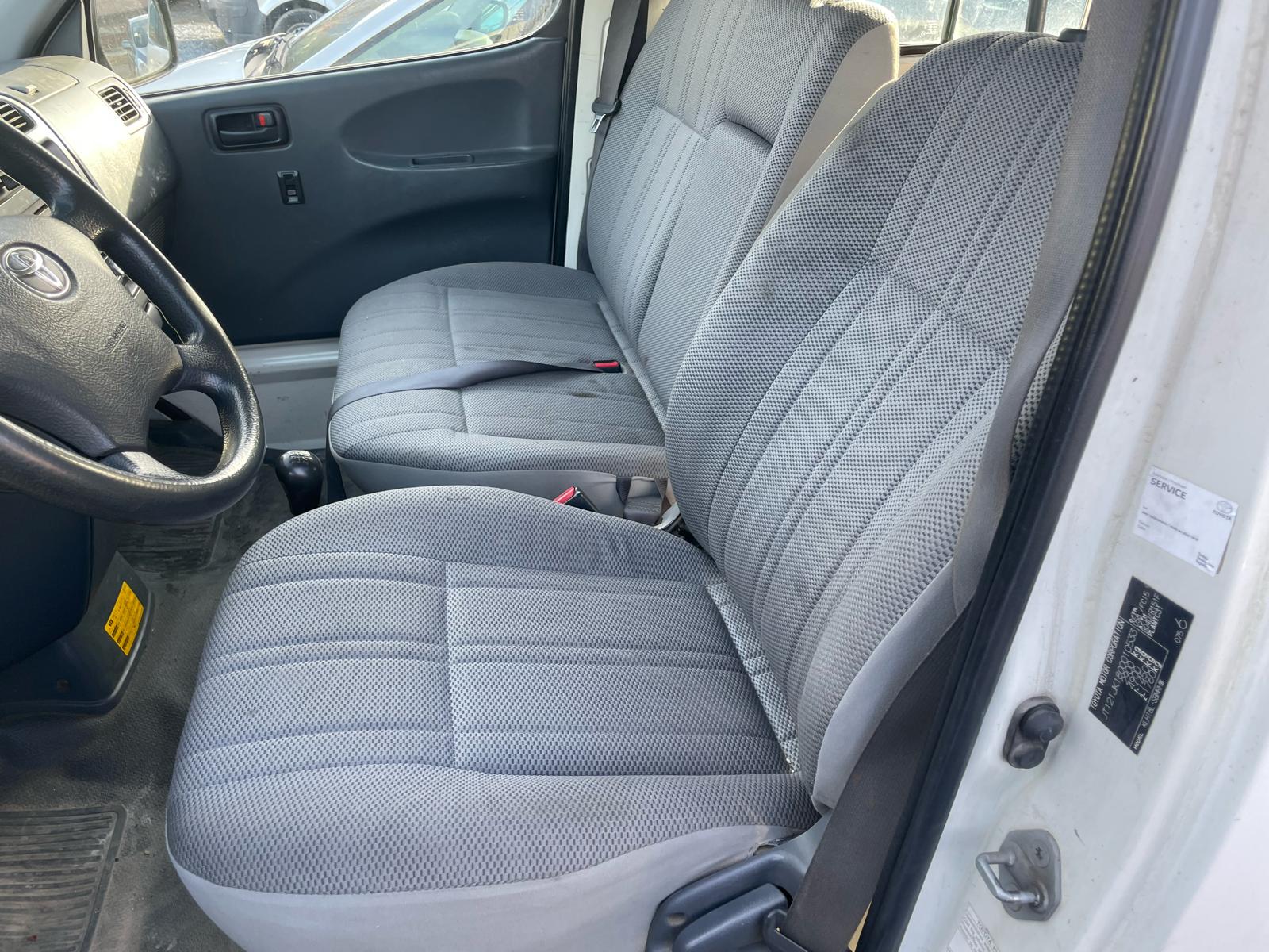 TOYOTA Hiace D-4D 4WD Van-image-4