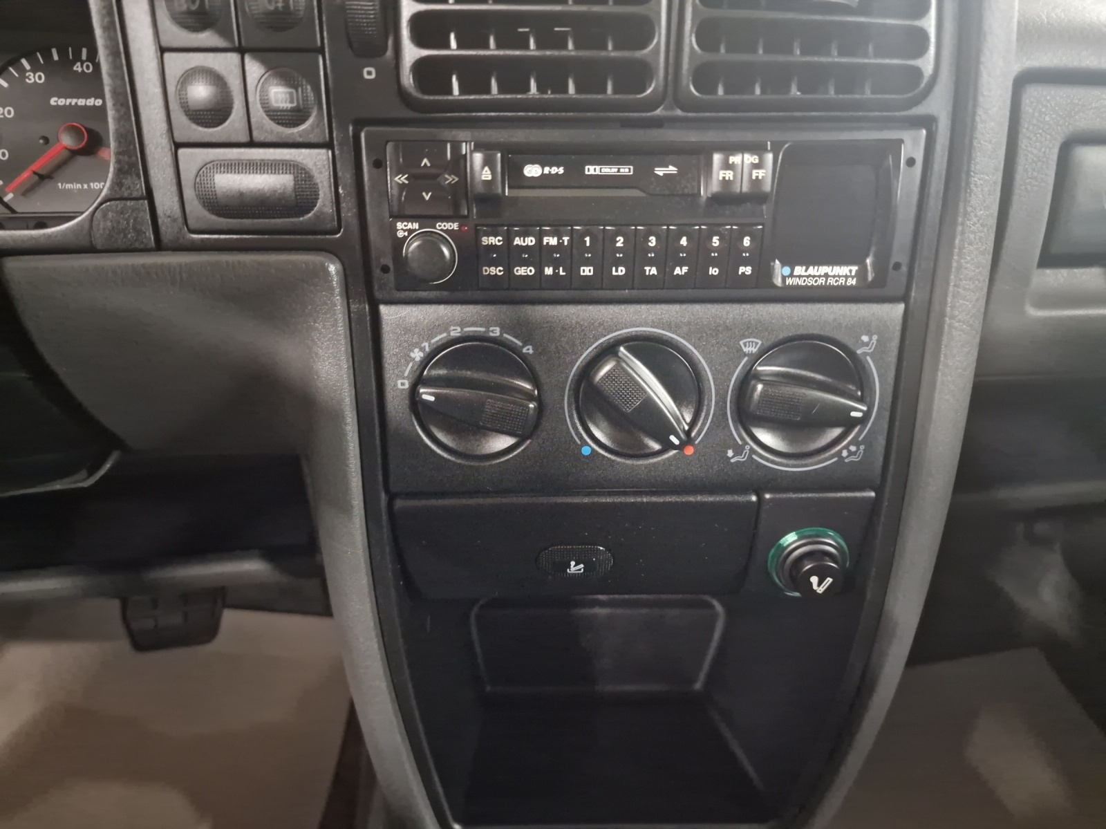 VW Corrado 2000 16V-image-8