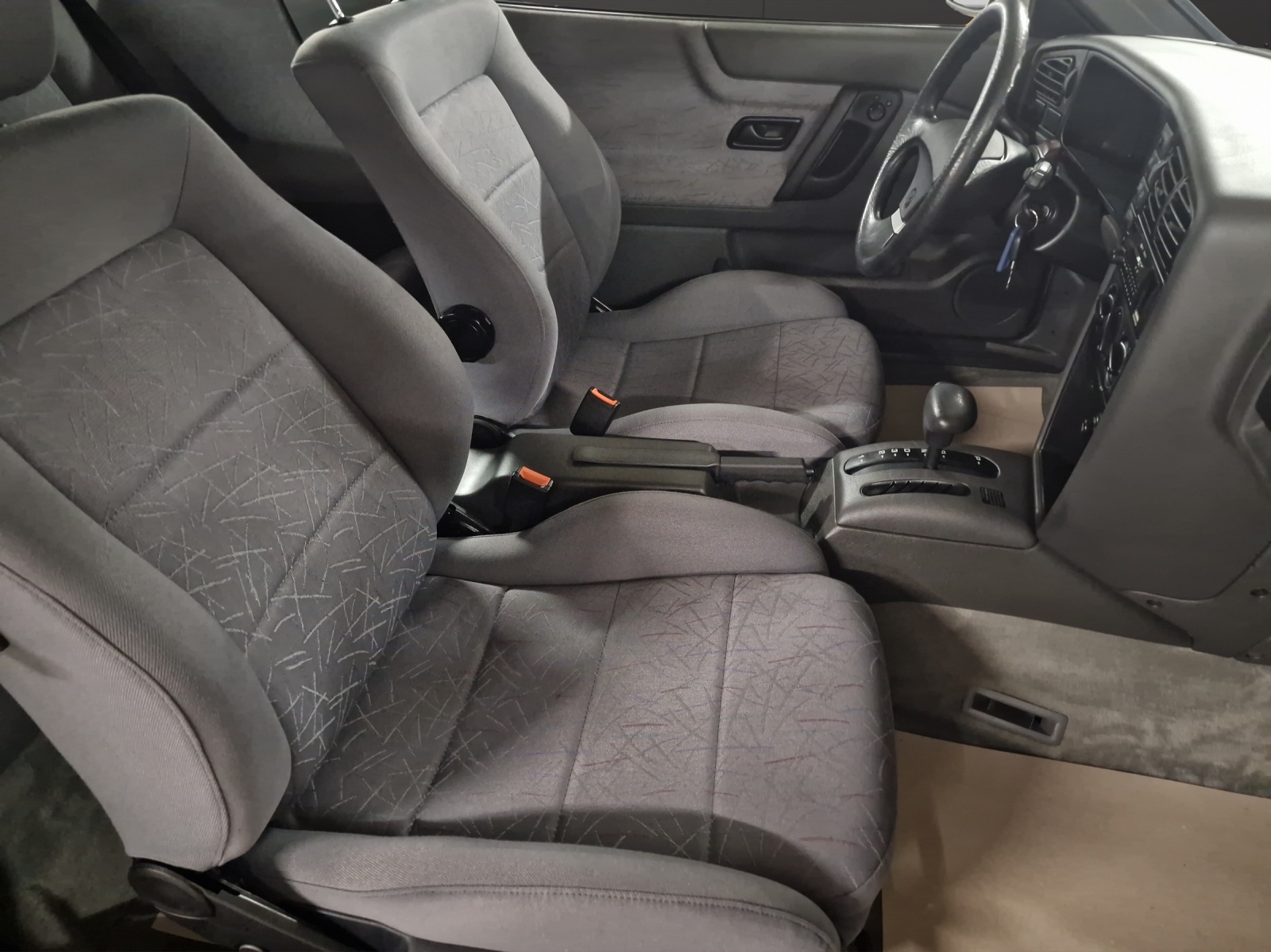 VW Corrado 2000 16V-image-12