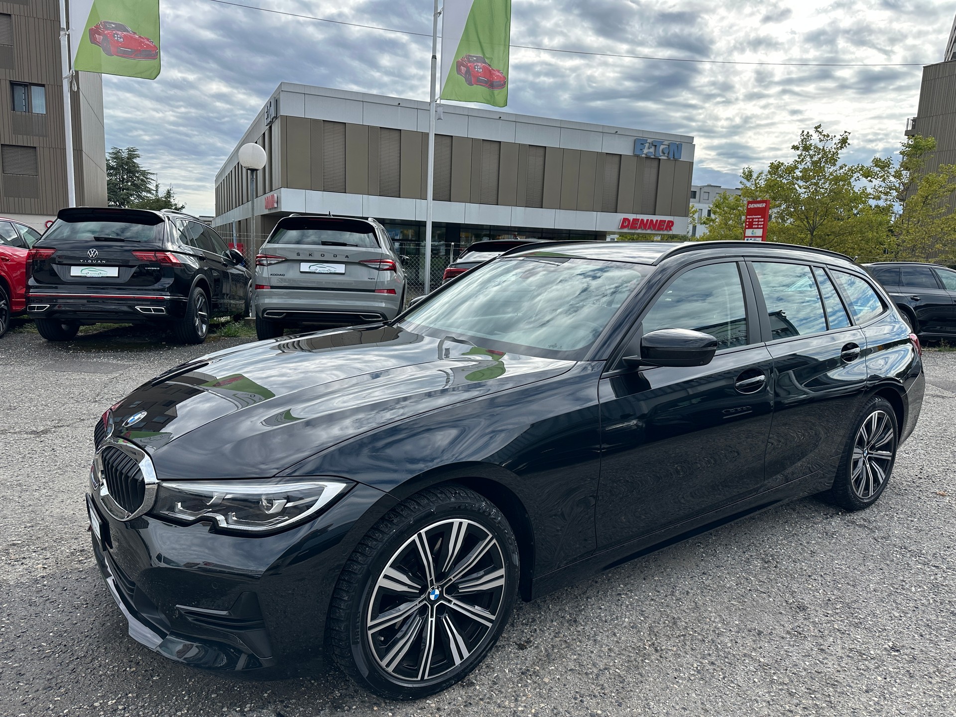 BMW 320d xDrive 48V Touring Steptronic-showroom-element-2