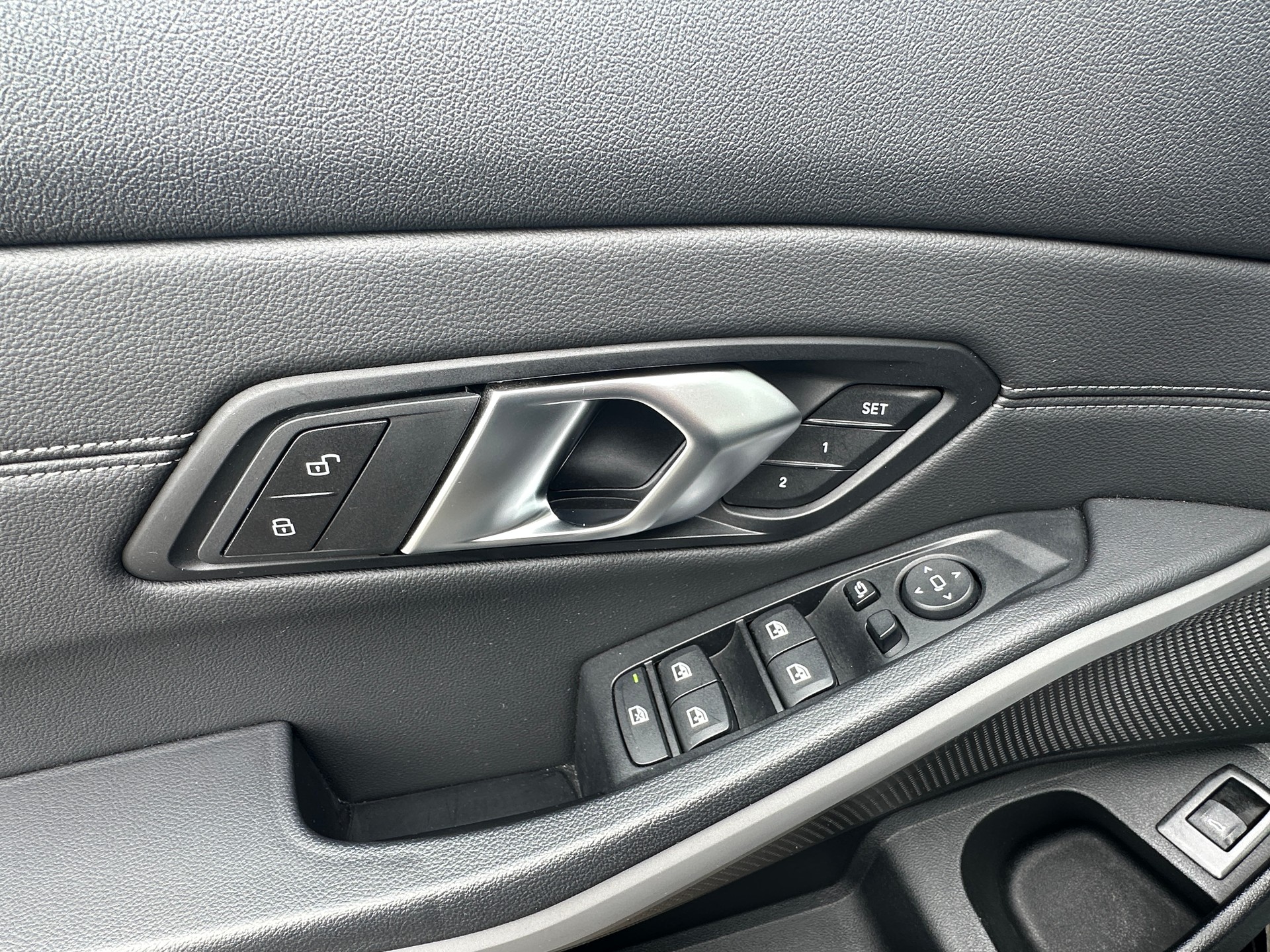 BMW 320d xDrive 48V Touring Steptronic-image-13