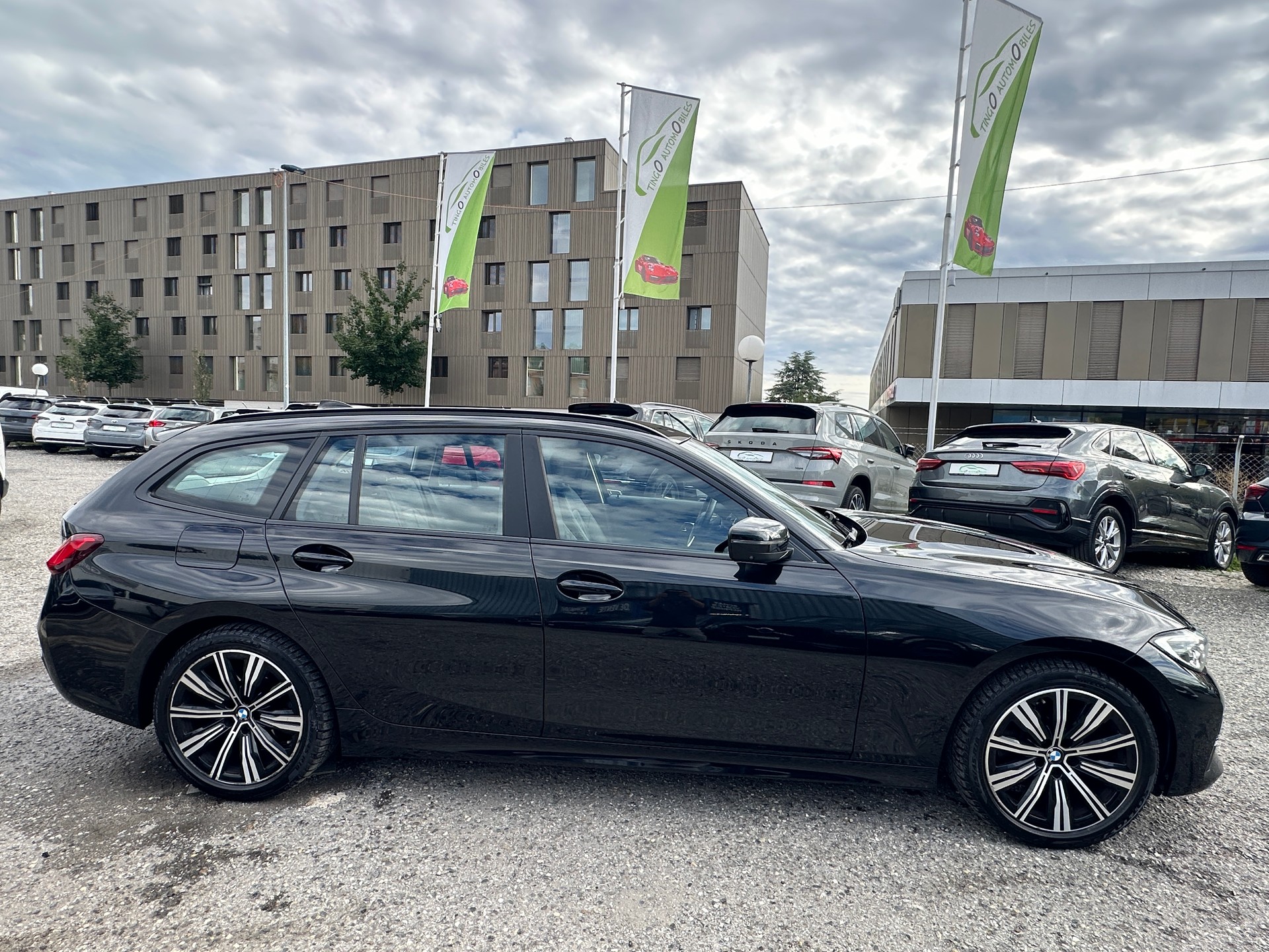 BMW 320d xDrive 48V Touring Steptronic-image-7