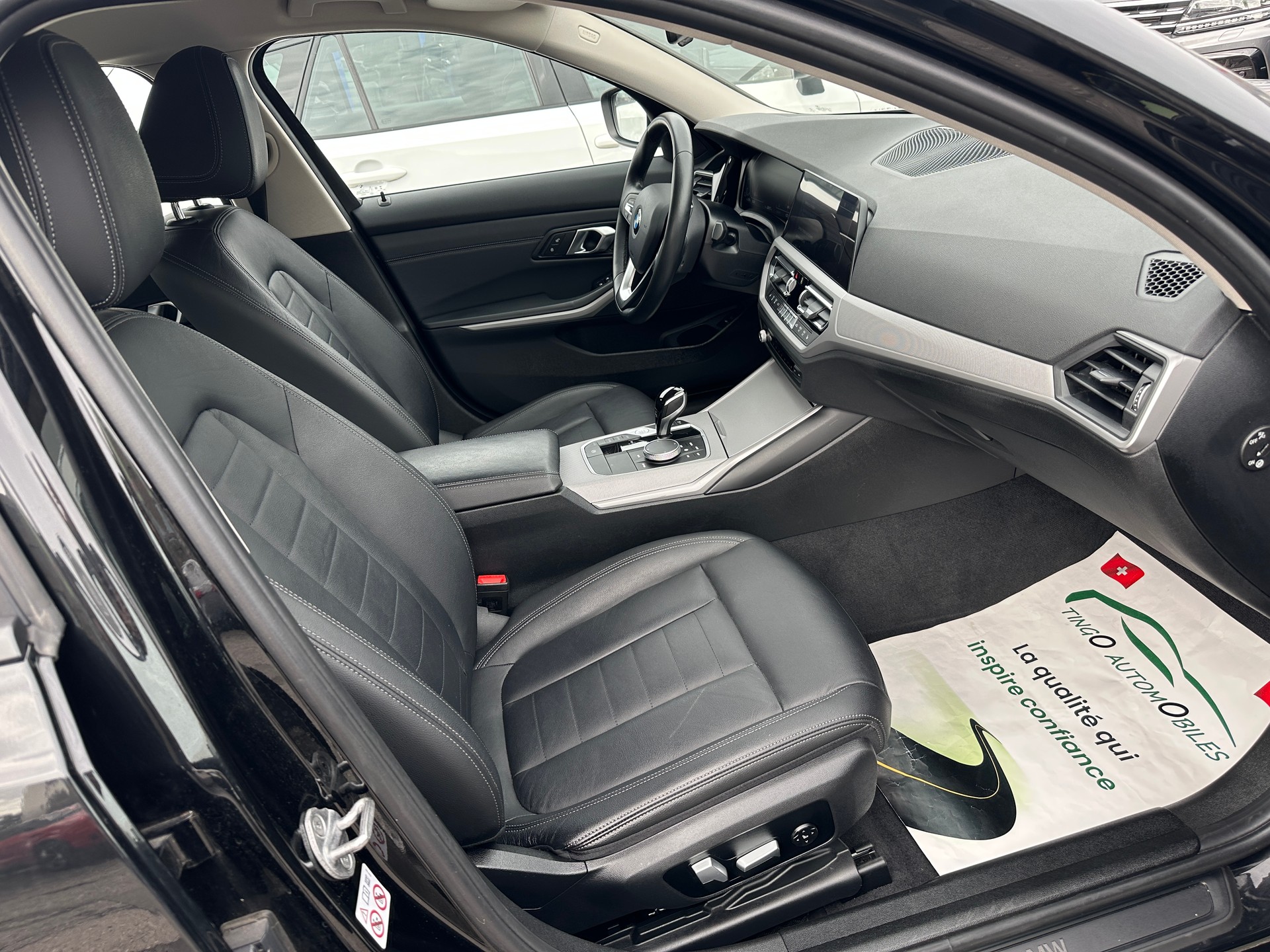 BMW 320d xDrive 48V Touring Steptronic-image-11