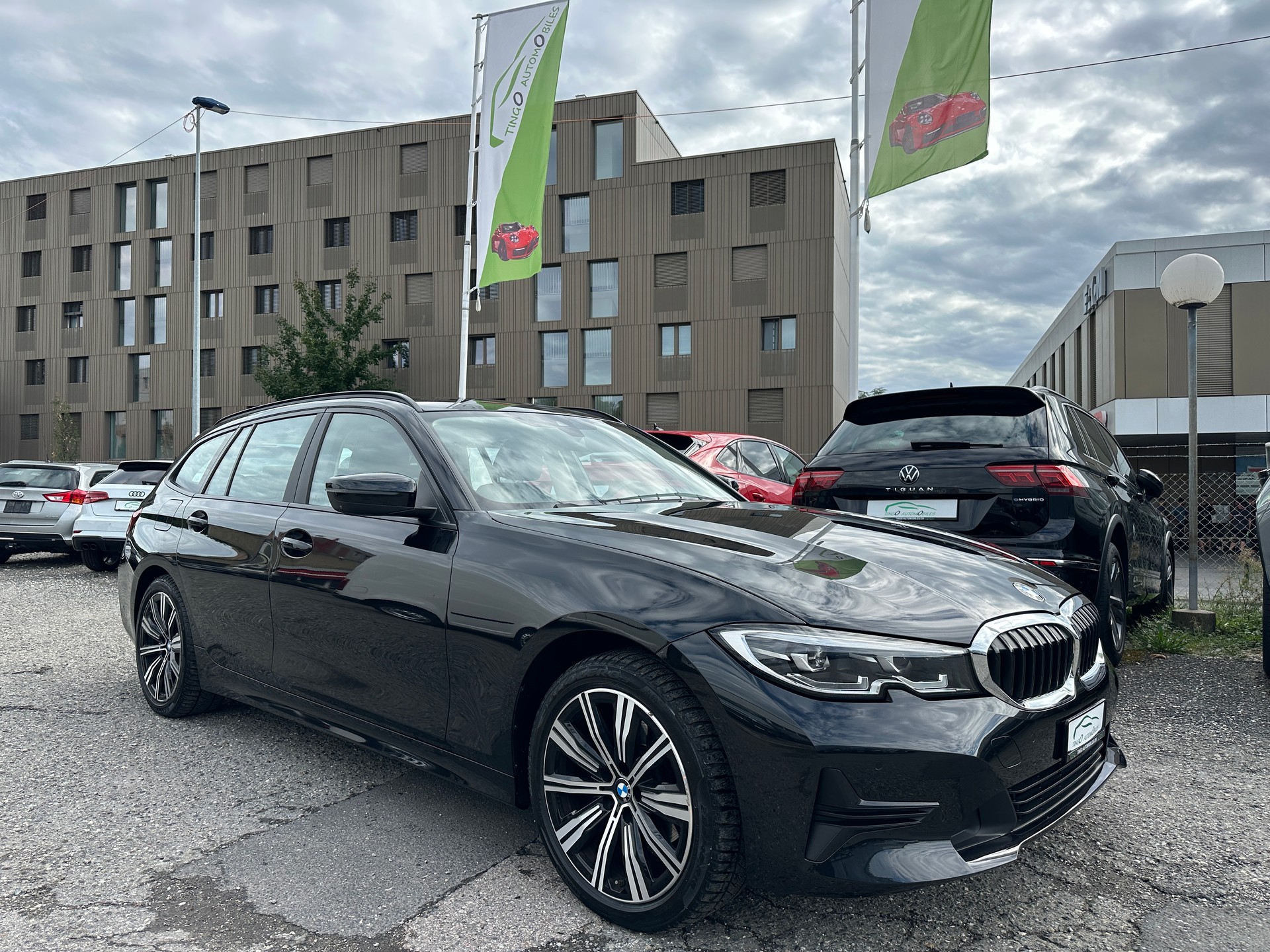 BMW 320d xDrive 48V Touring Steptronic-image-5