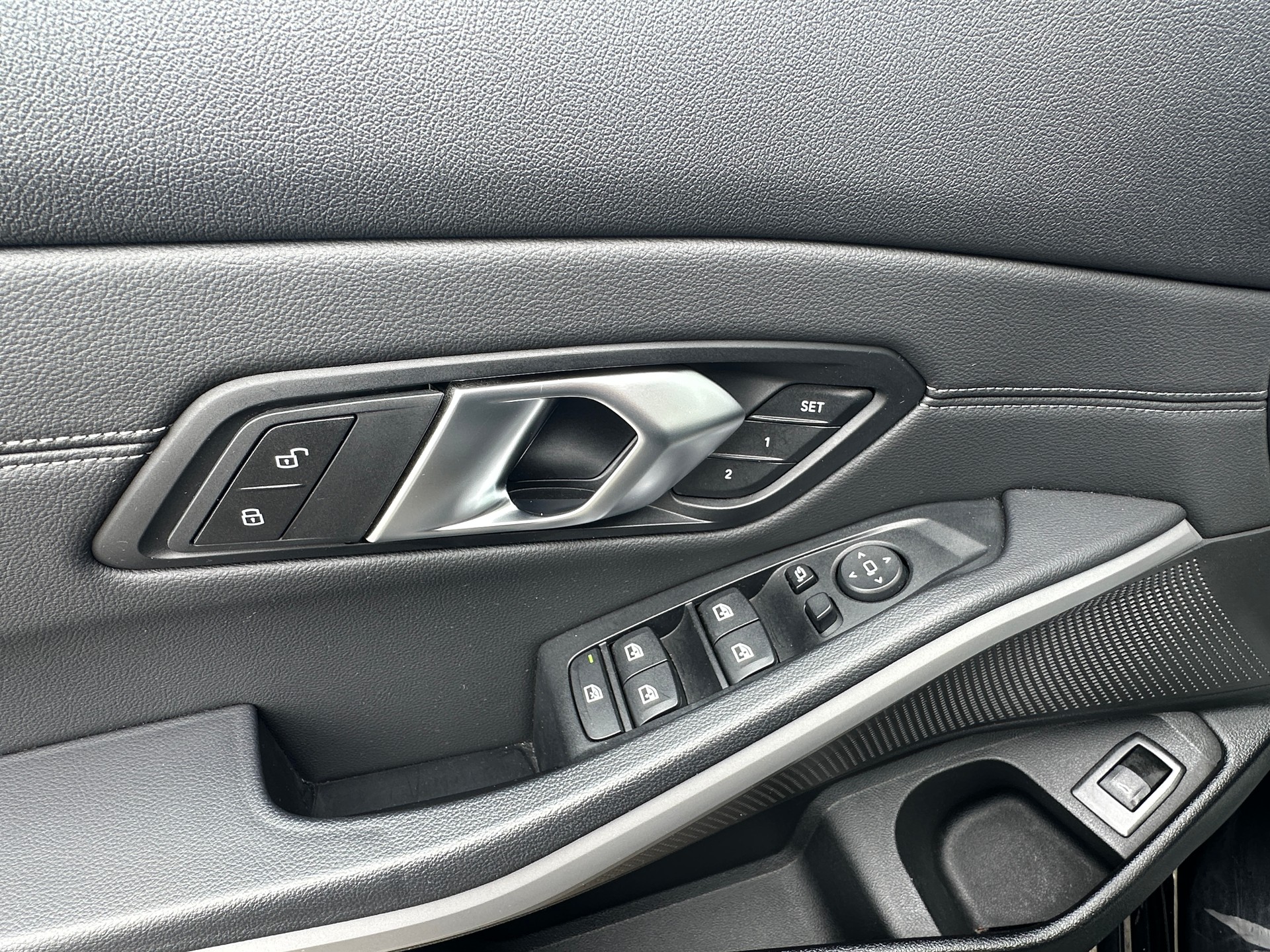 BMW 320d xDrive 48V Touring Steptronic-image-17
