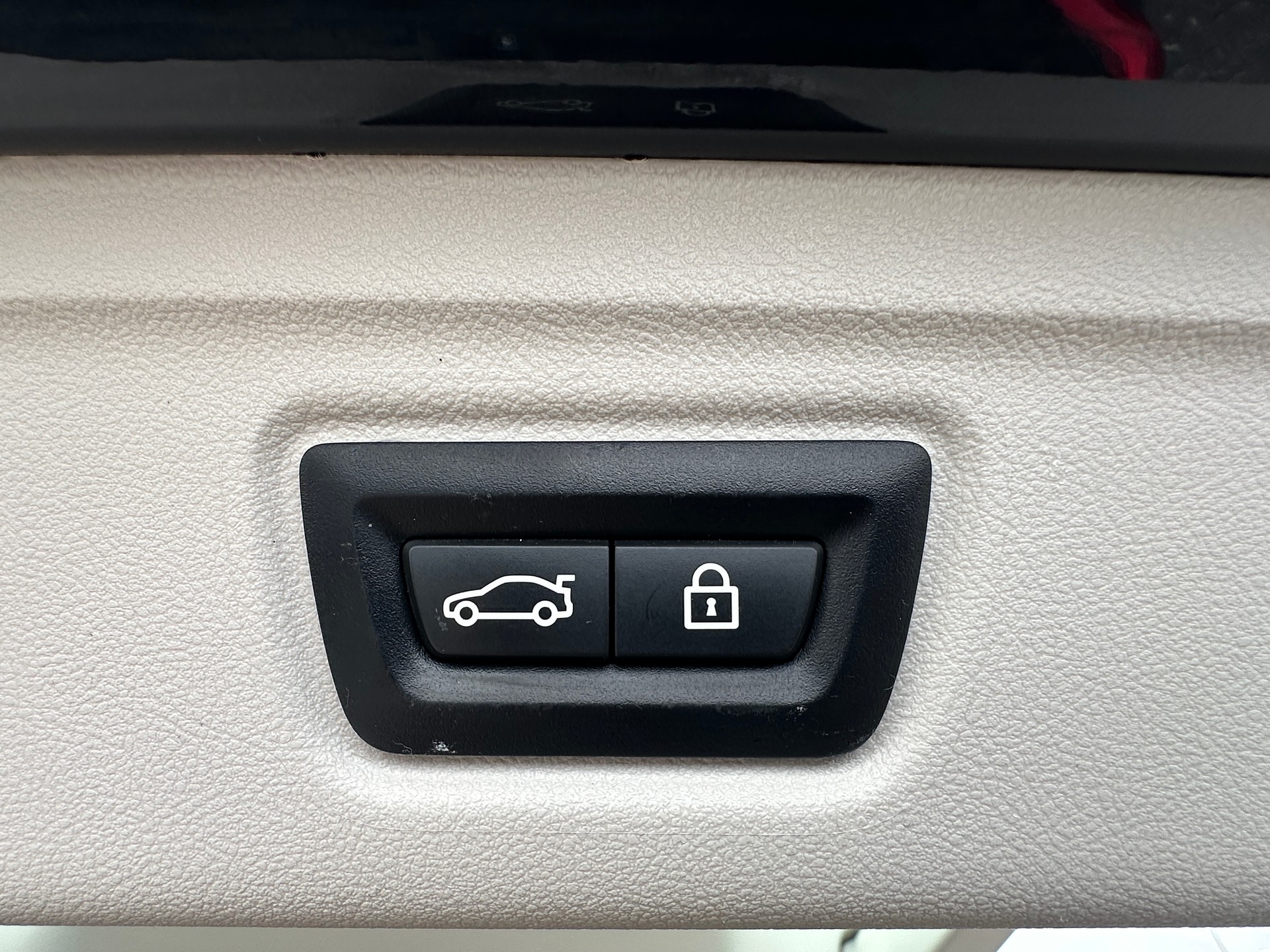 BMW 320d xDrive 48V Touring Steptronic-image-15
