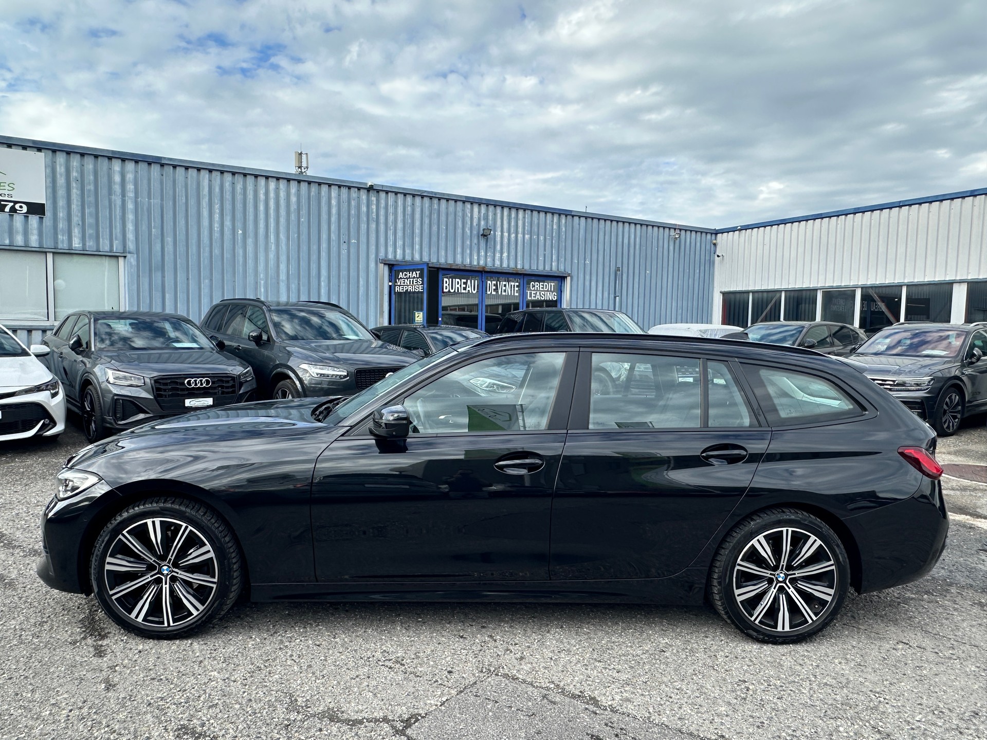 BMW 320d xDrive 48V Touring Steptronic-showroom-element-1