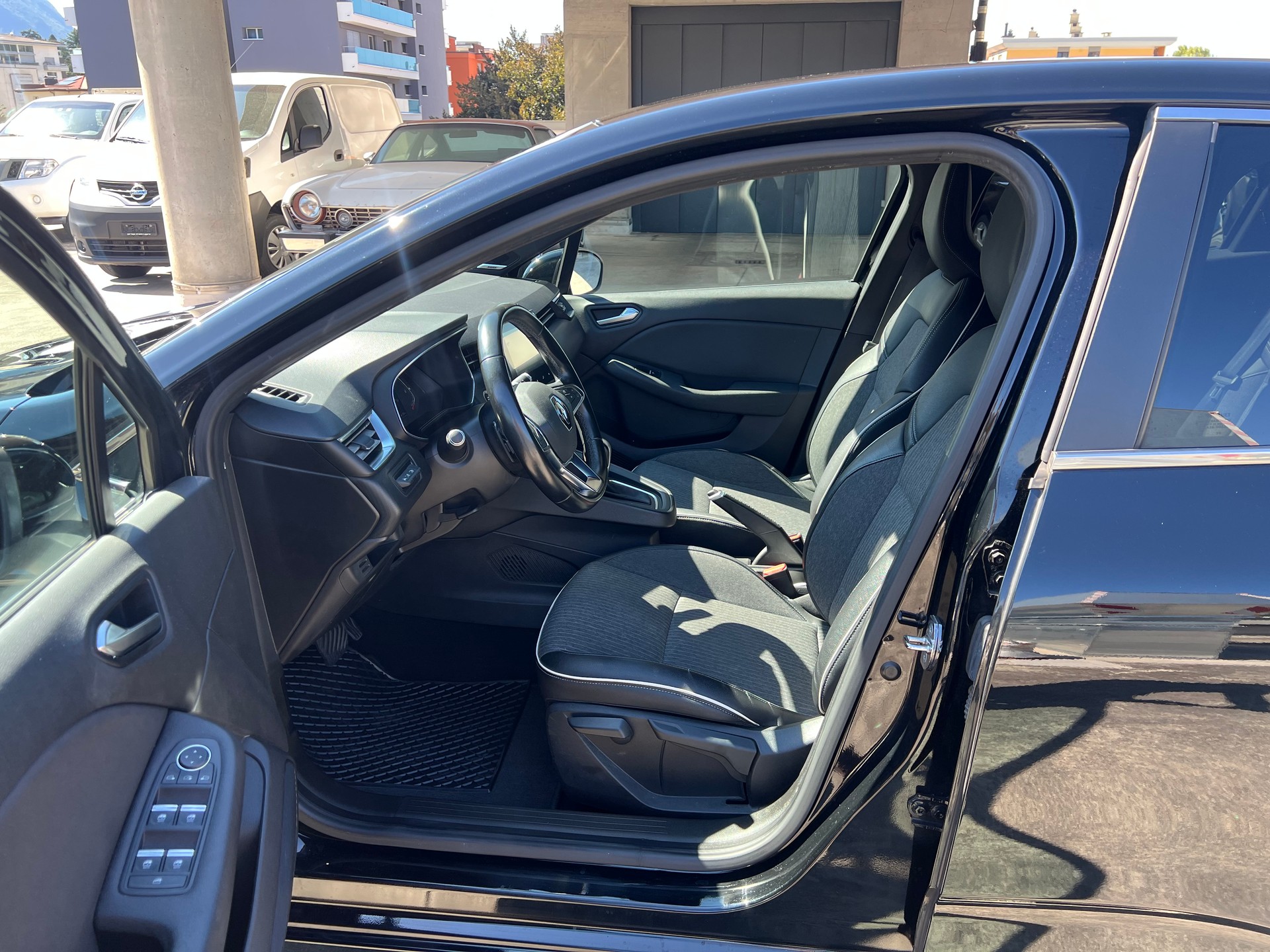 RENAULT Clio 1.3 Intens EDC-image-4