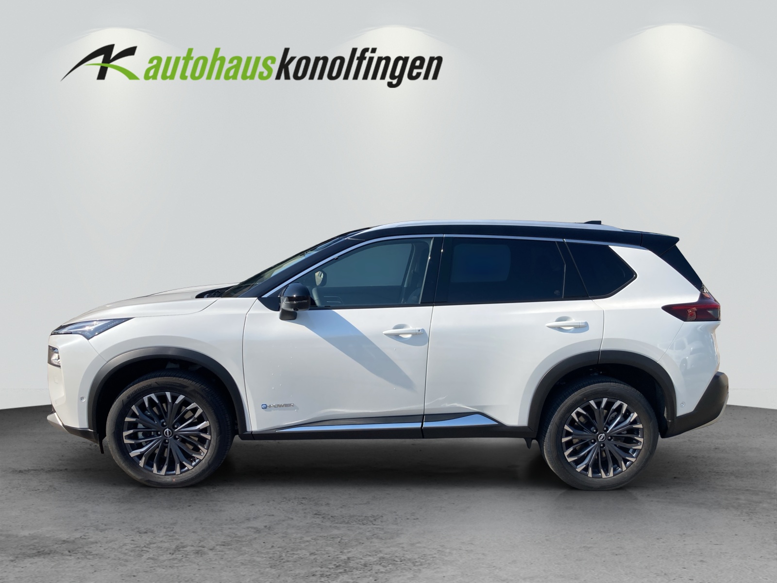NISSAN X-Trail 1.5 VC-T Tekna e-4orce-showroom-element-1