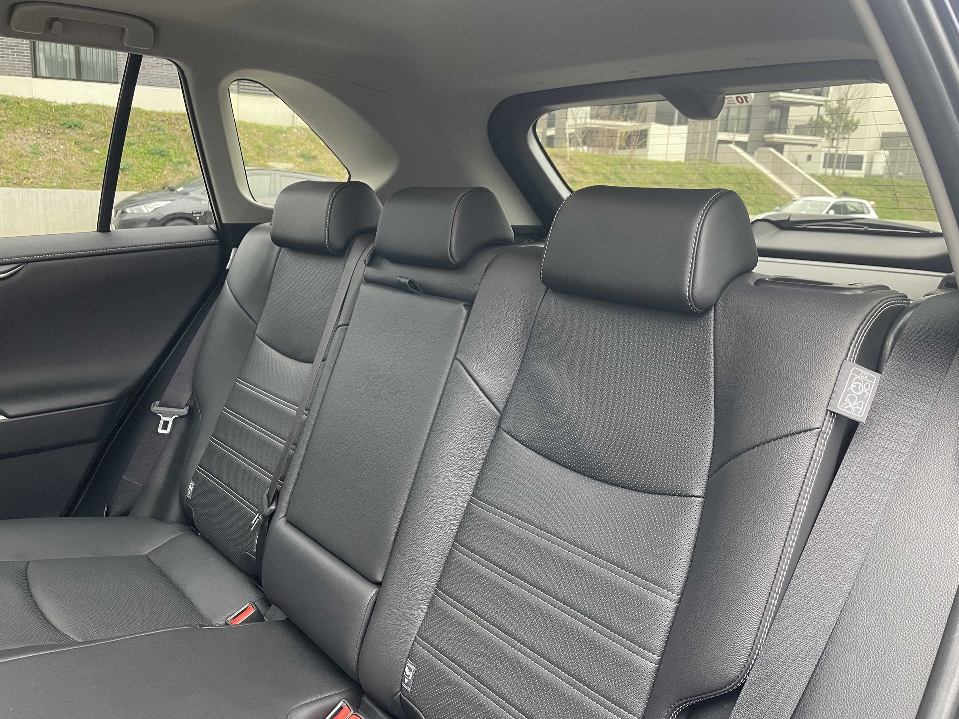 TOYOTA RAV4 2.5 HSD Premium-image-24