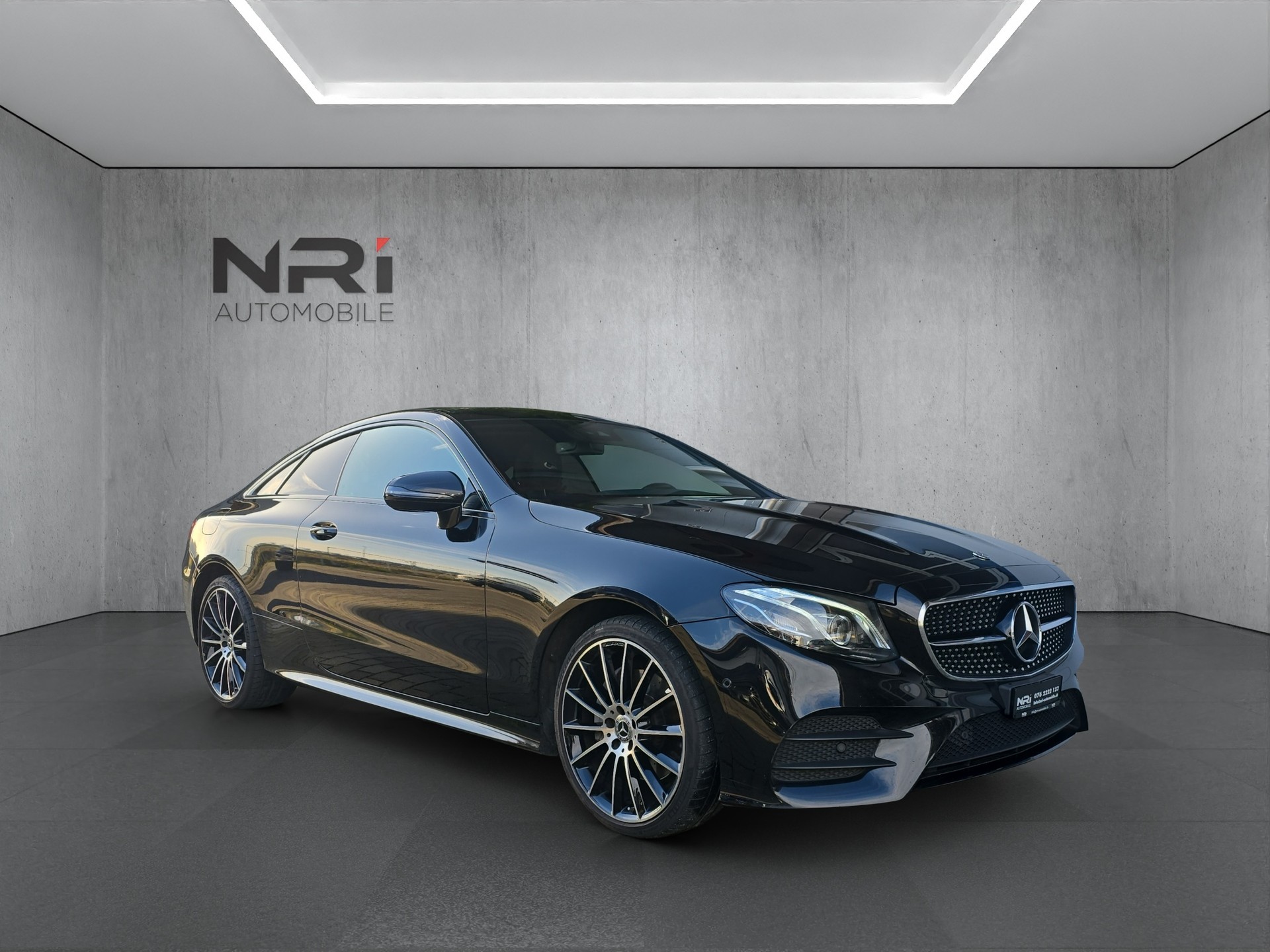 MERCEDES-BENZ E 220 d AMG Line 4matic Coupé-showroom-element-2